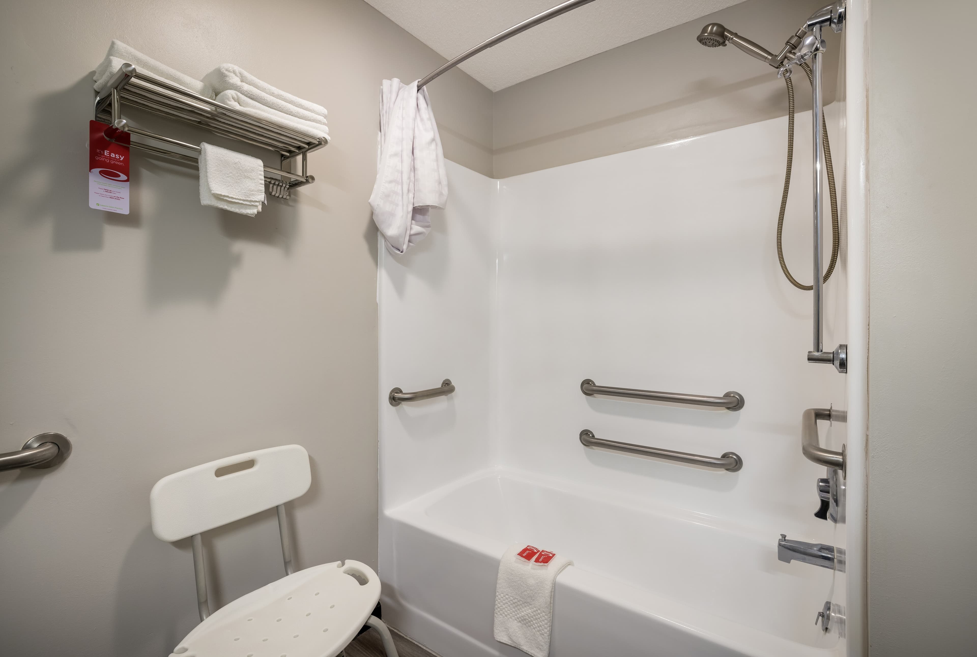 Econo Lodge Inn & Suites Canandaigua - Fingers Lake Area — 11