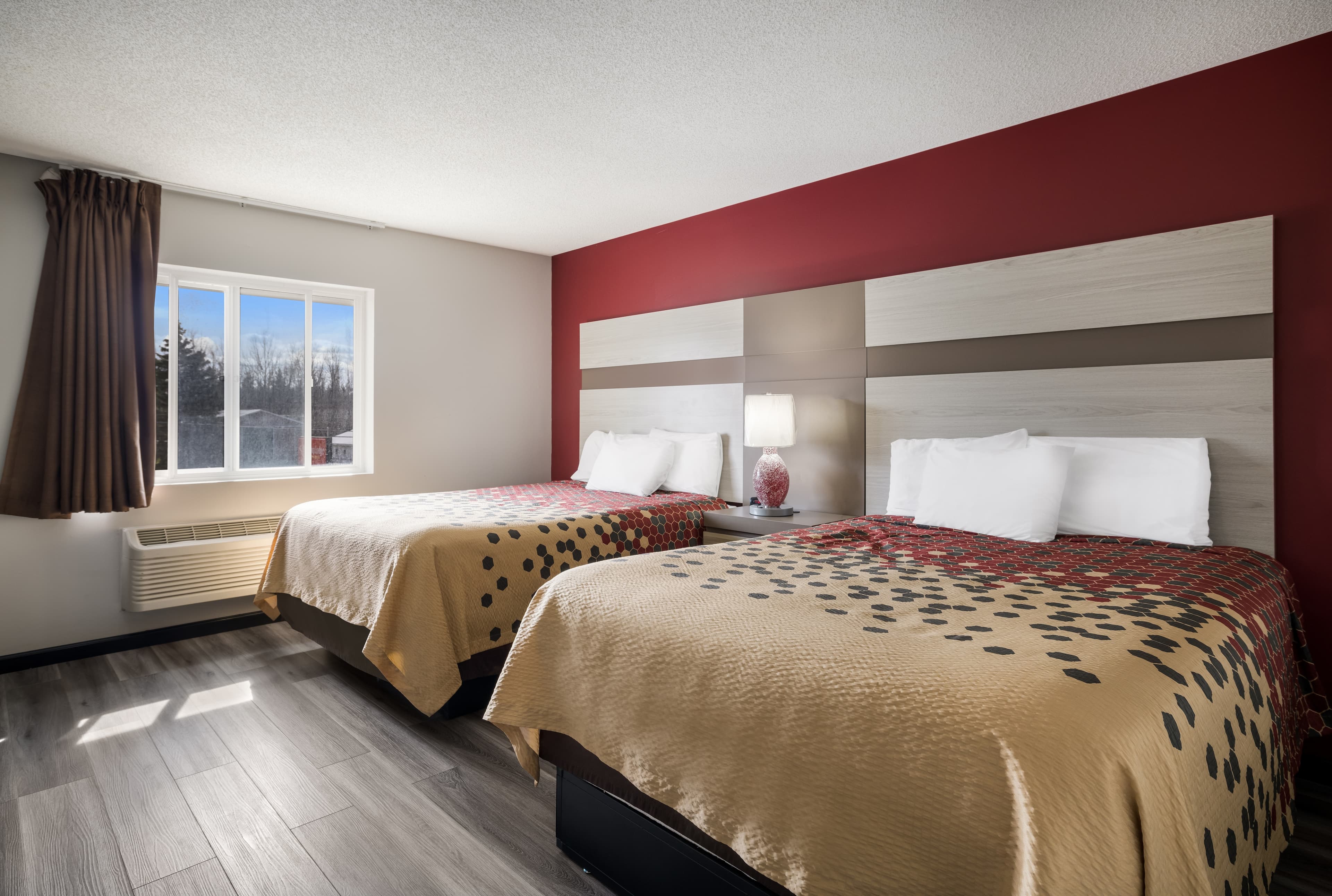 Econo Lodge Inn & Suites Canandaigua - Fingers Lake Area — 14