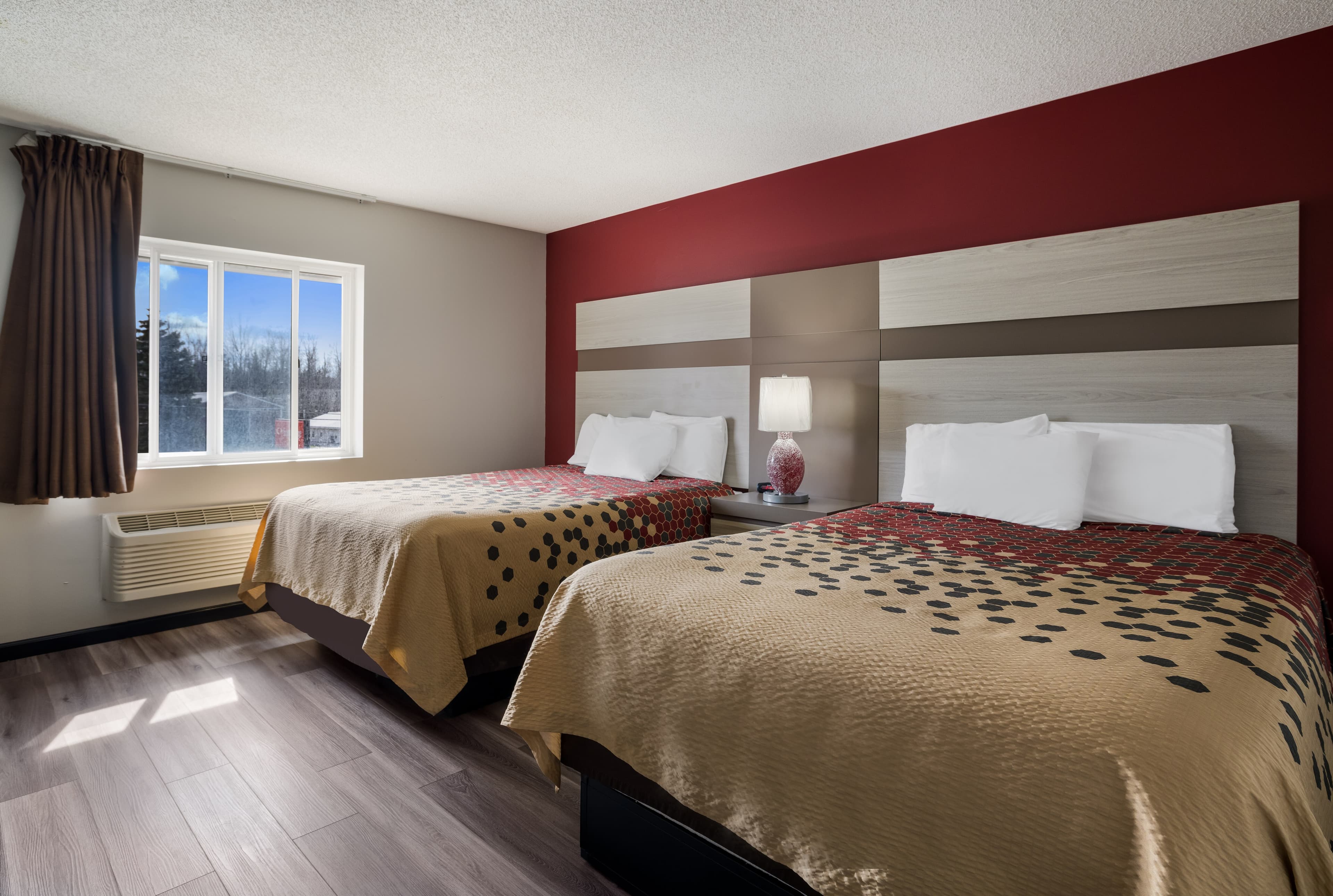 Econo Lodge Inn & Suites Canandaigua - Fingers Lake Area — 16