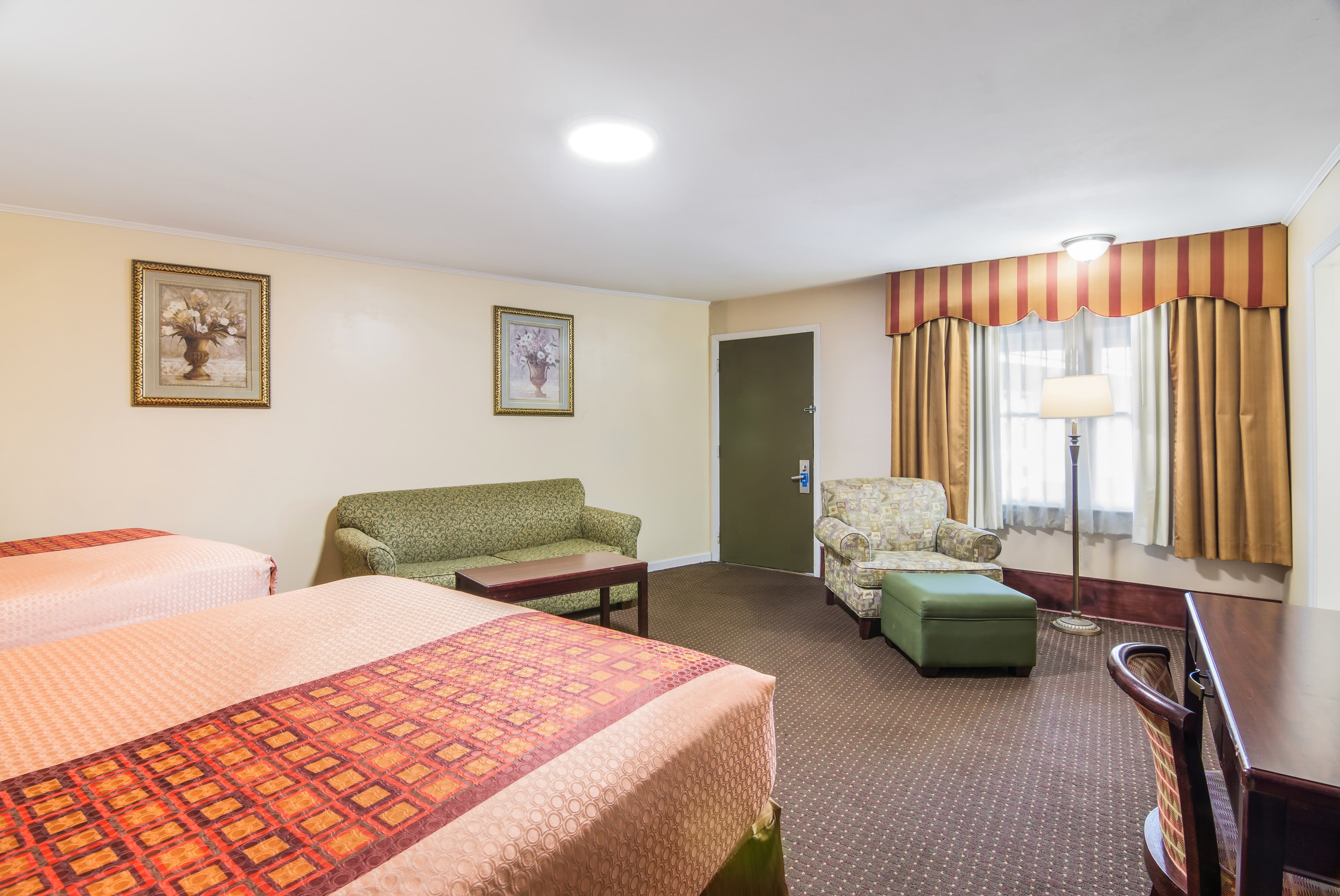 Rodeway Inn — 10