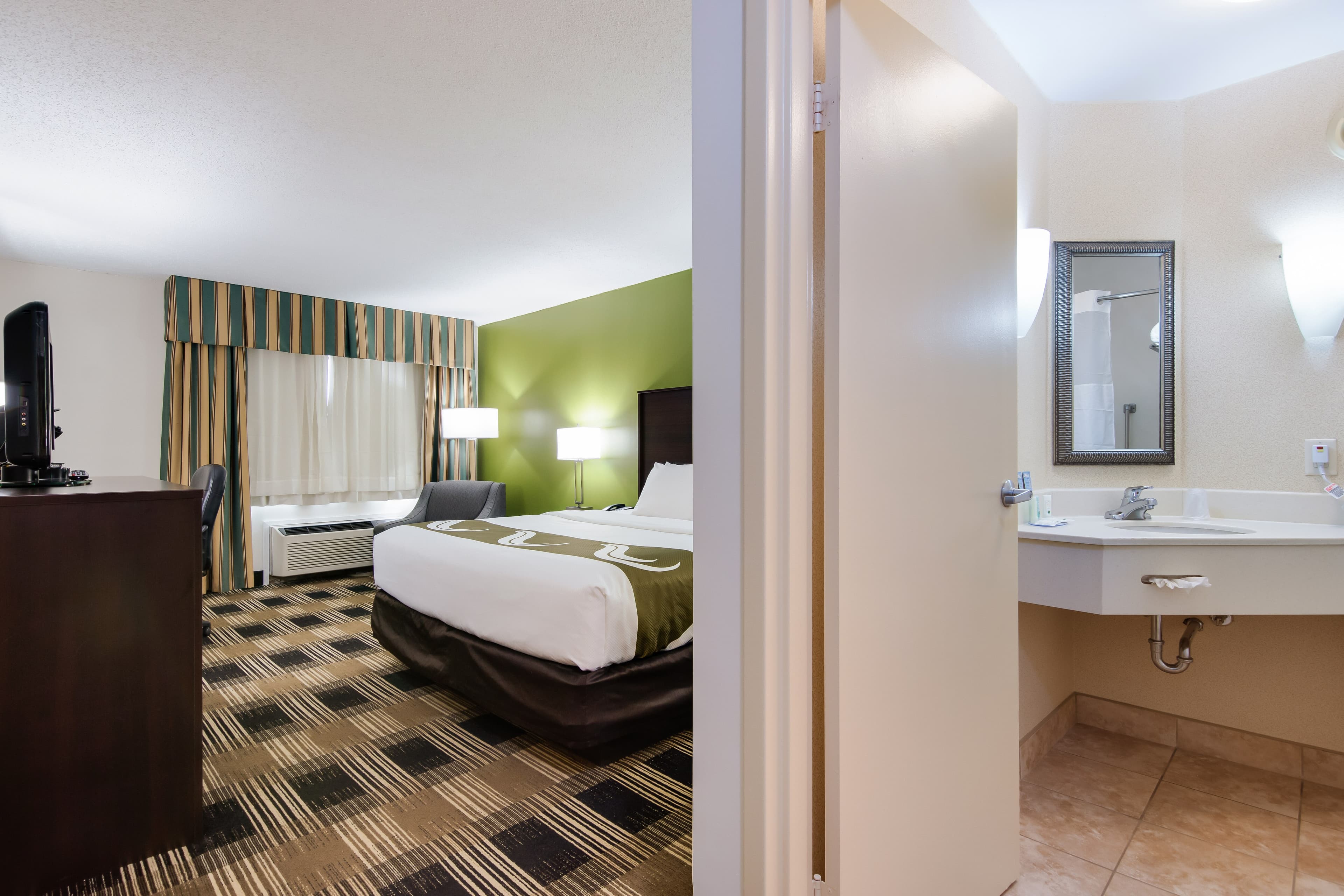 Quality Inn Oneonta Cooperstown Area — 14