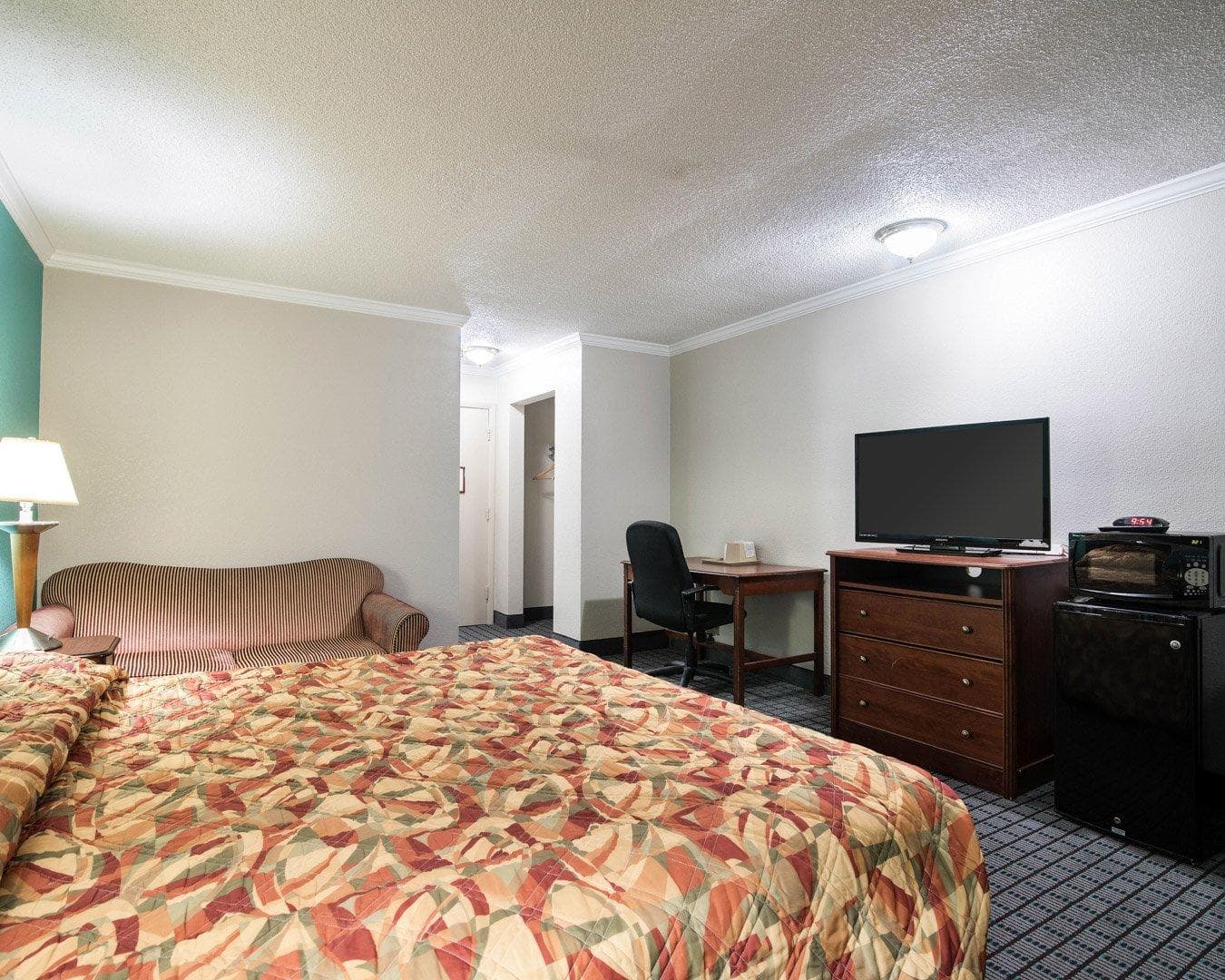 Rodeway Inn Syracuse Carrier Circle - Image 3