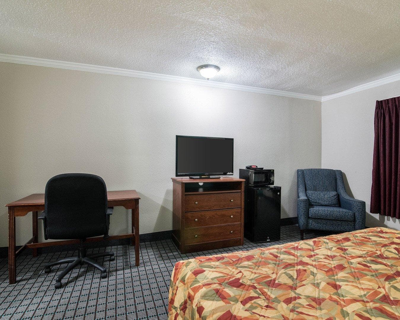 Rodeway Inn Syracuse Carrier Circle — 7