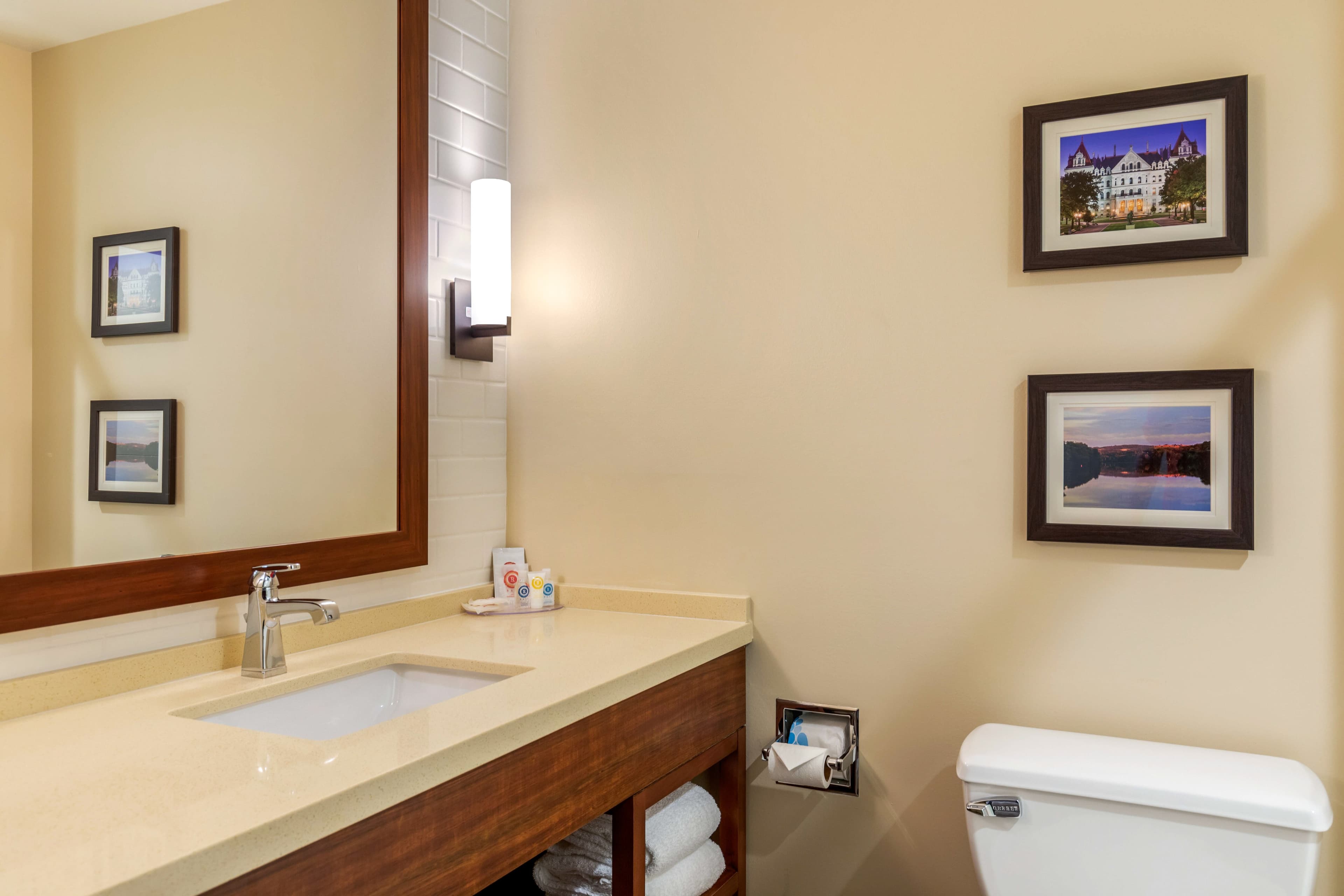 Comfort Inn & Suites Schenectady -Scotia — 7