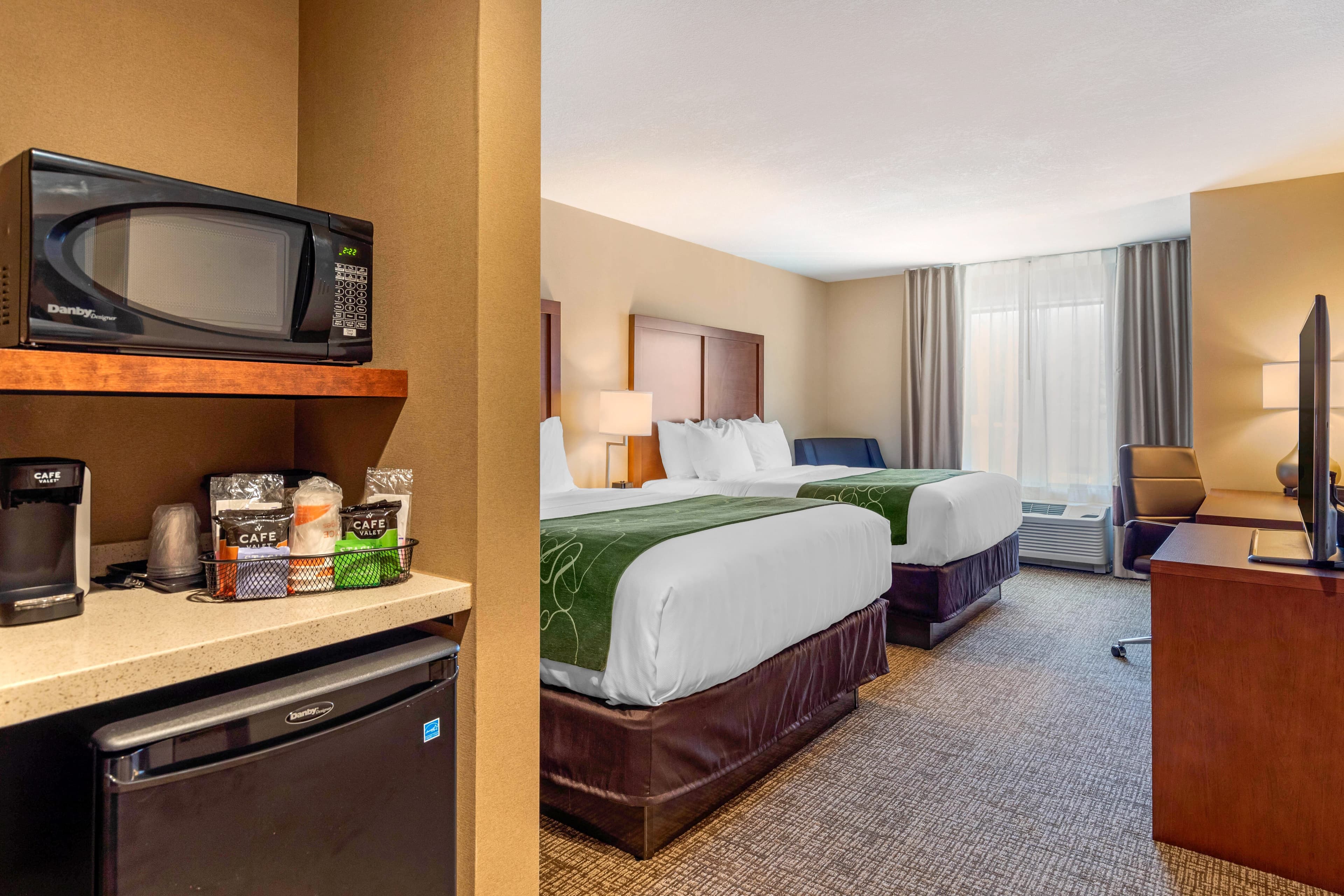 Comfort Inn & Suites Schenectady -Scotia — 8