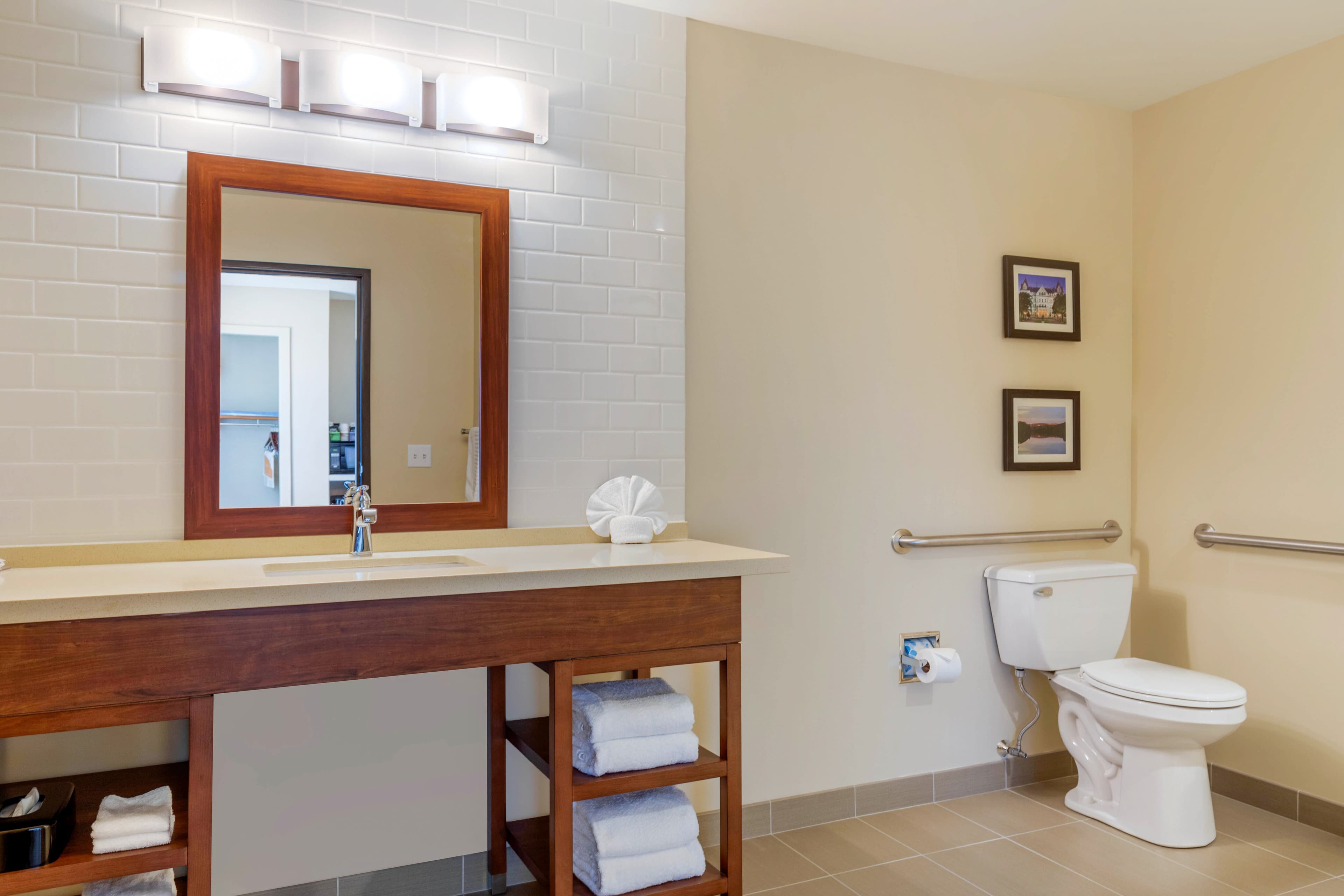 Comfort Inn & Suites Schenectady -Scotia — 22