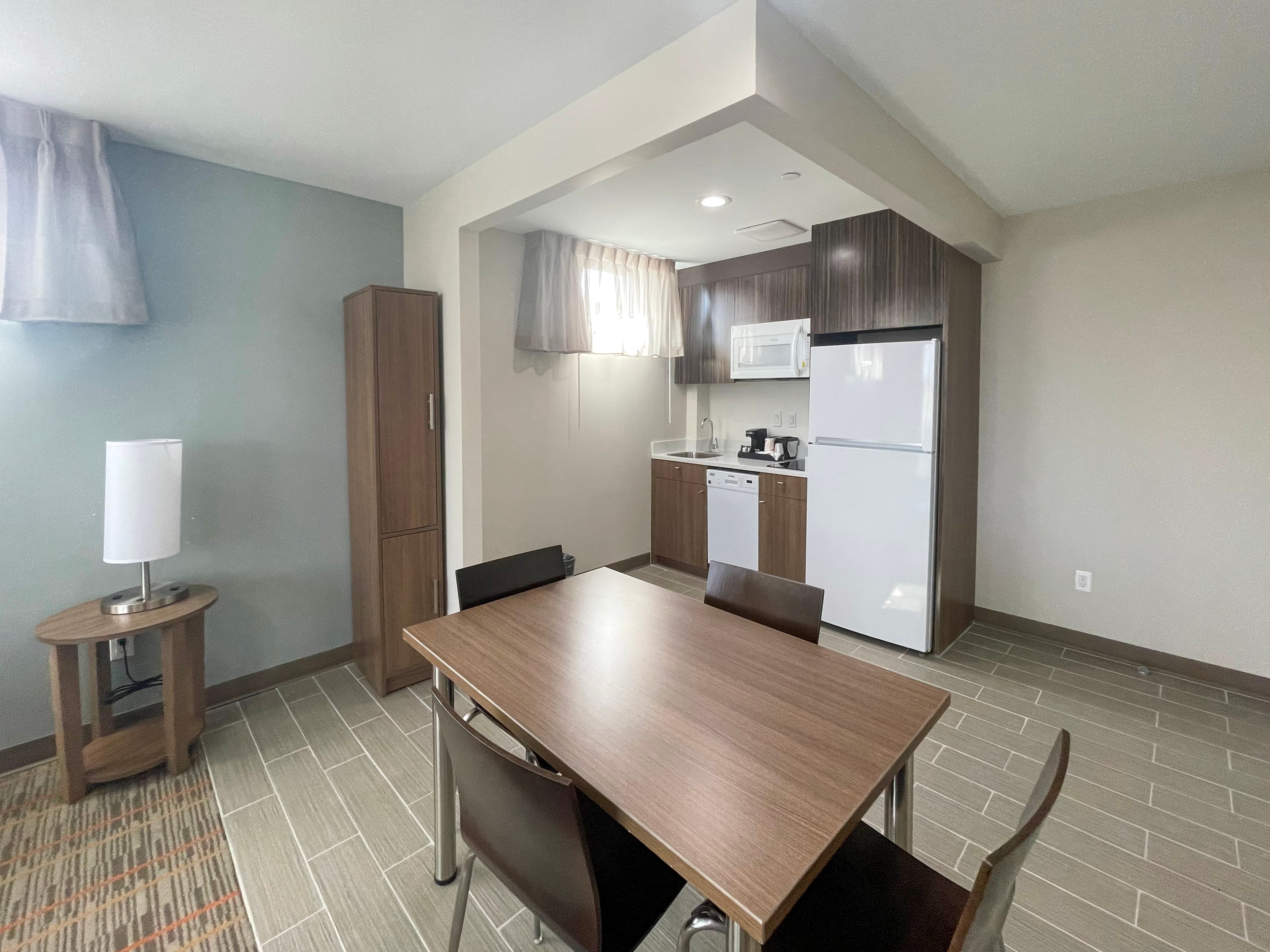 MainStay Suites Bronx - Belmont - Image 5