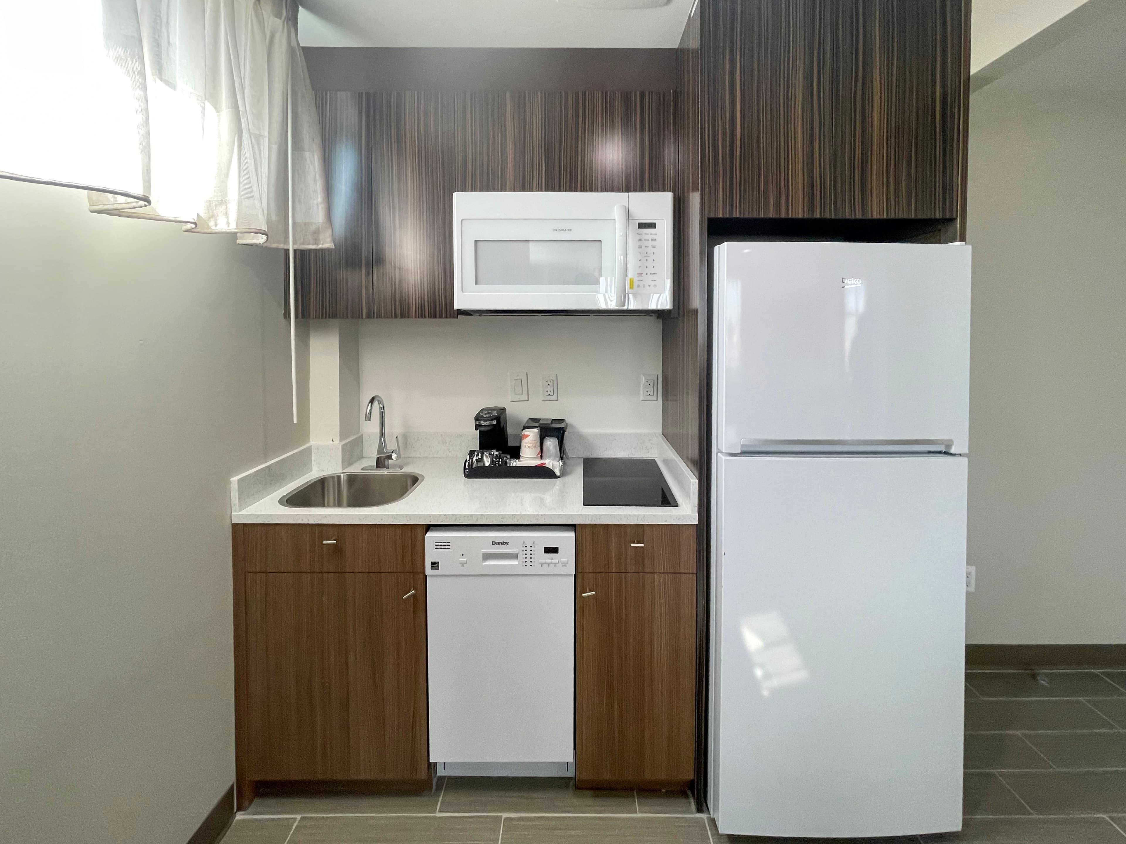 MainStay Suites Bronx - Belmont - Image 1