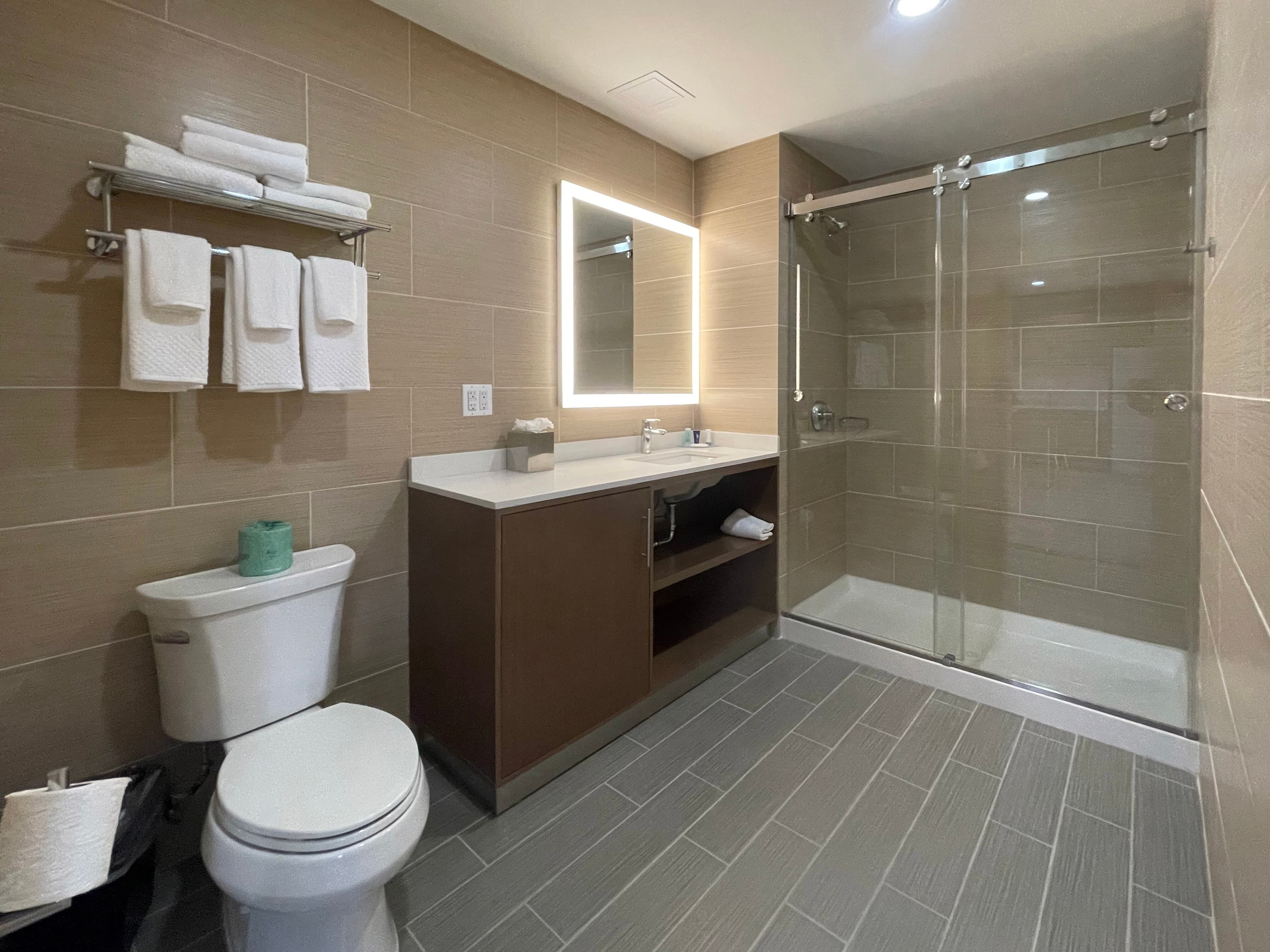 MainStay Suites Bronx - Belmont — 7