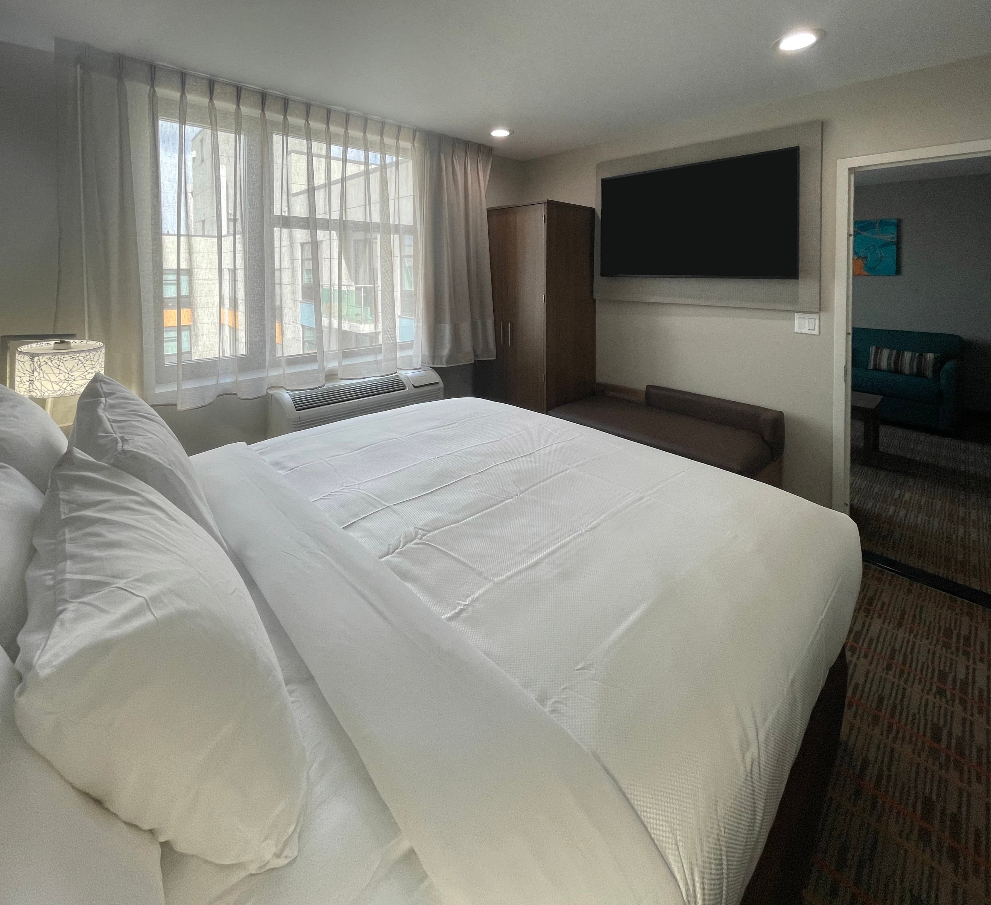 MainStay Suites Bronx - Belmont — 10