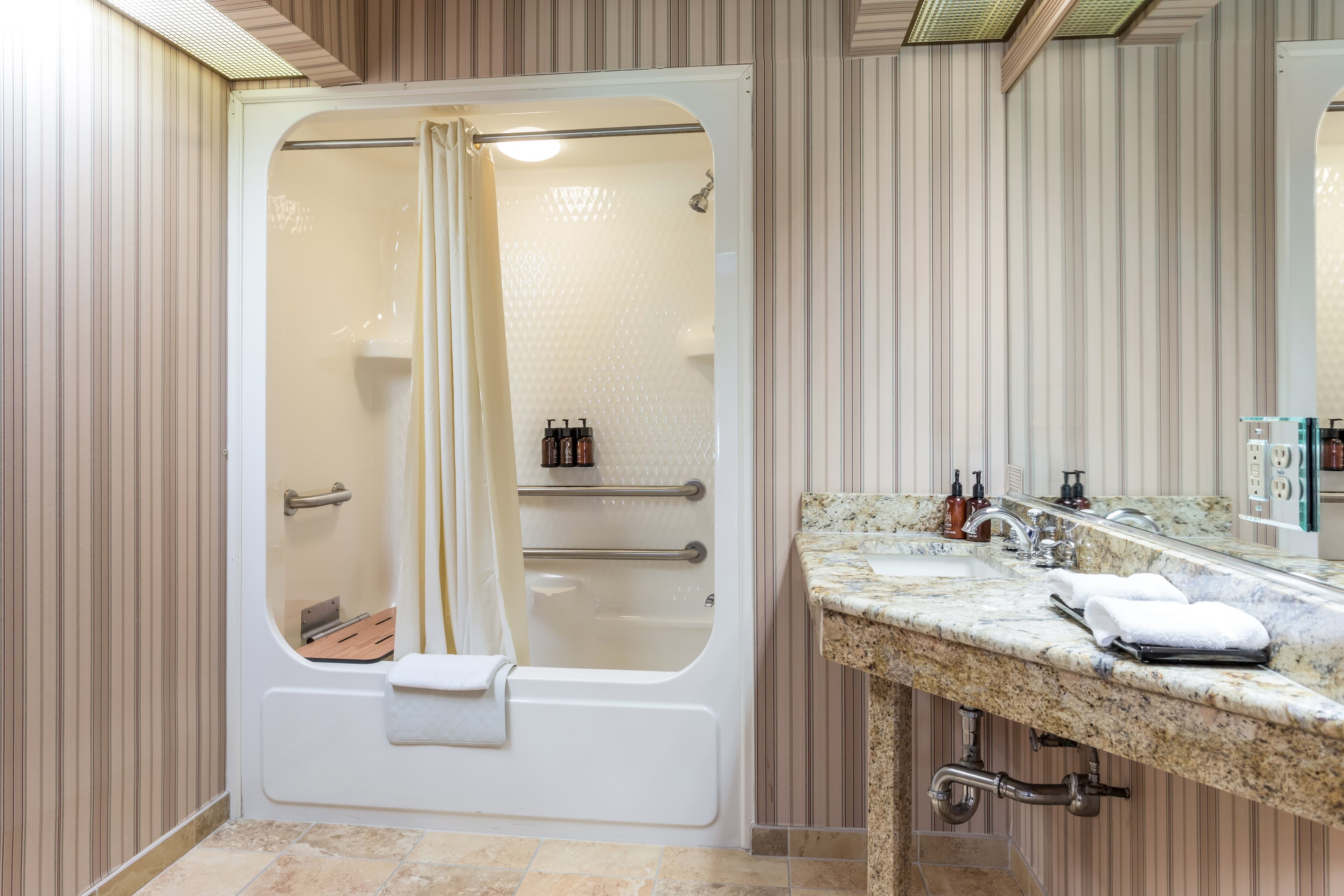 Traditions Hotel & Spa Johnson City - Binghamton, an Ascend Collection Hotel — 7