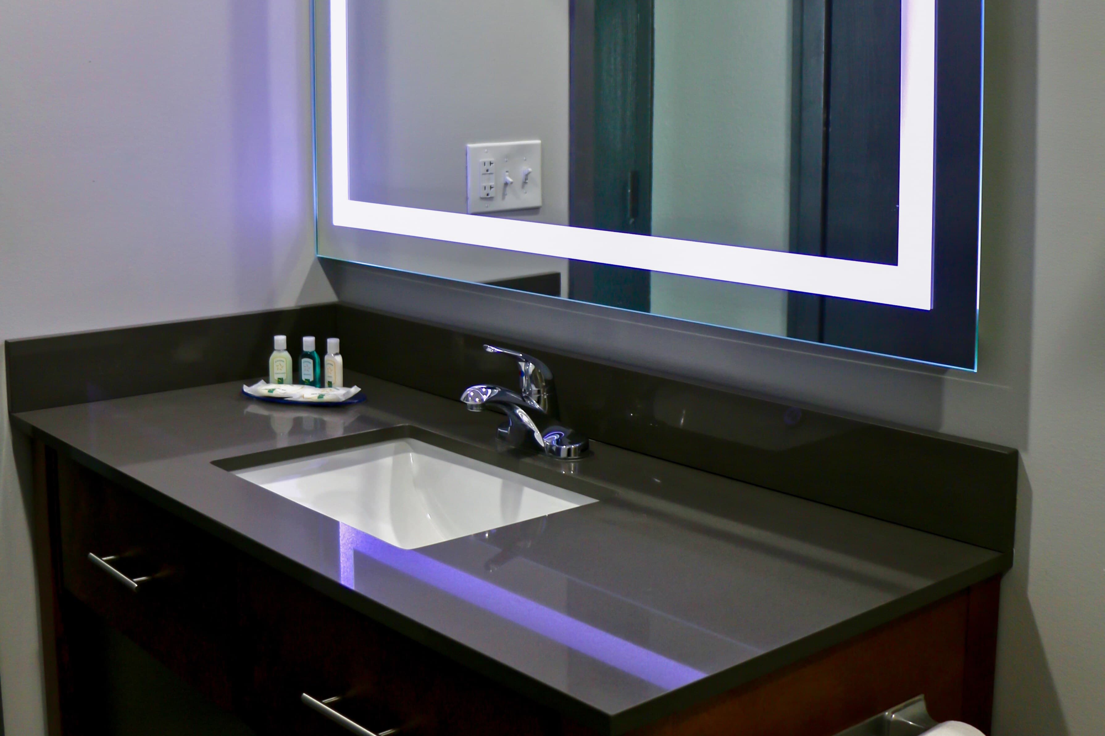 Quality Inn & Suites Watertown Fort Drum - Image 4