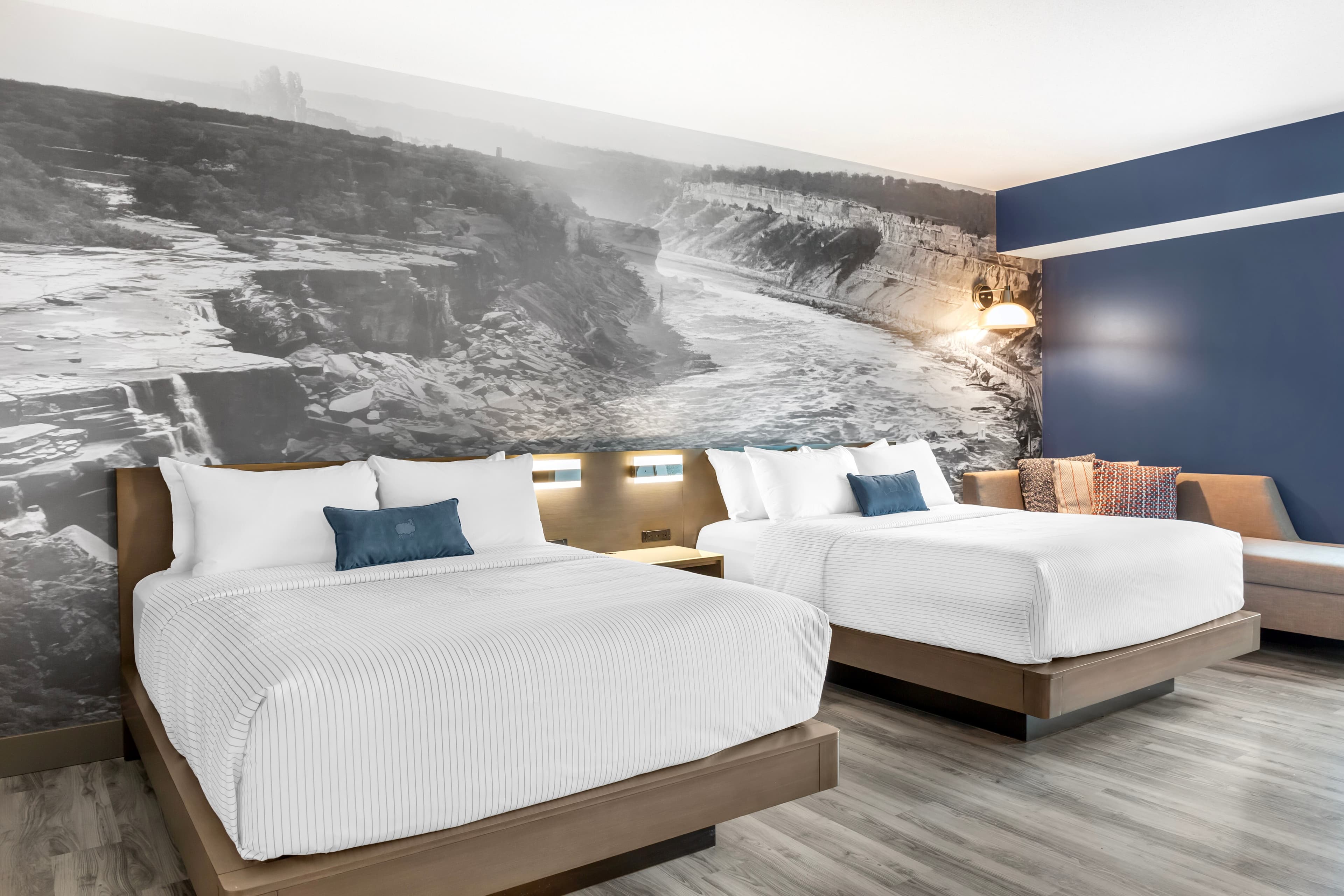 Cambria Hotel Niagara Falls — 7