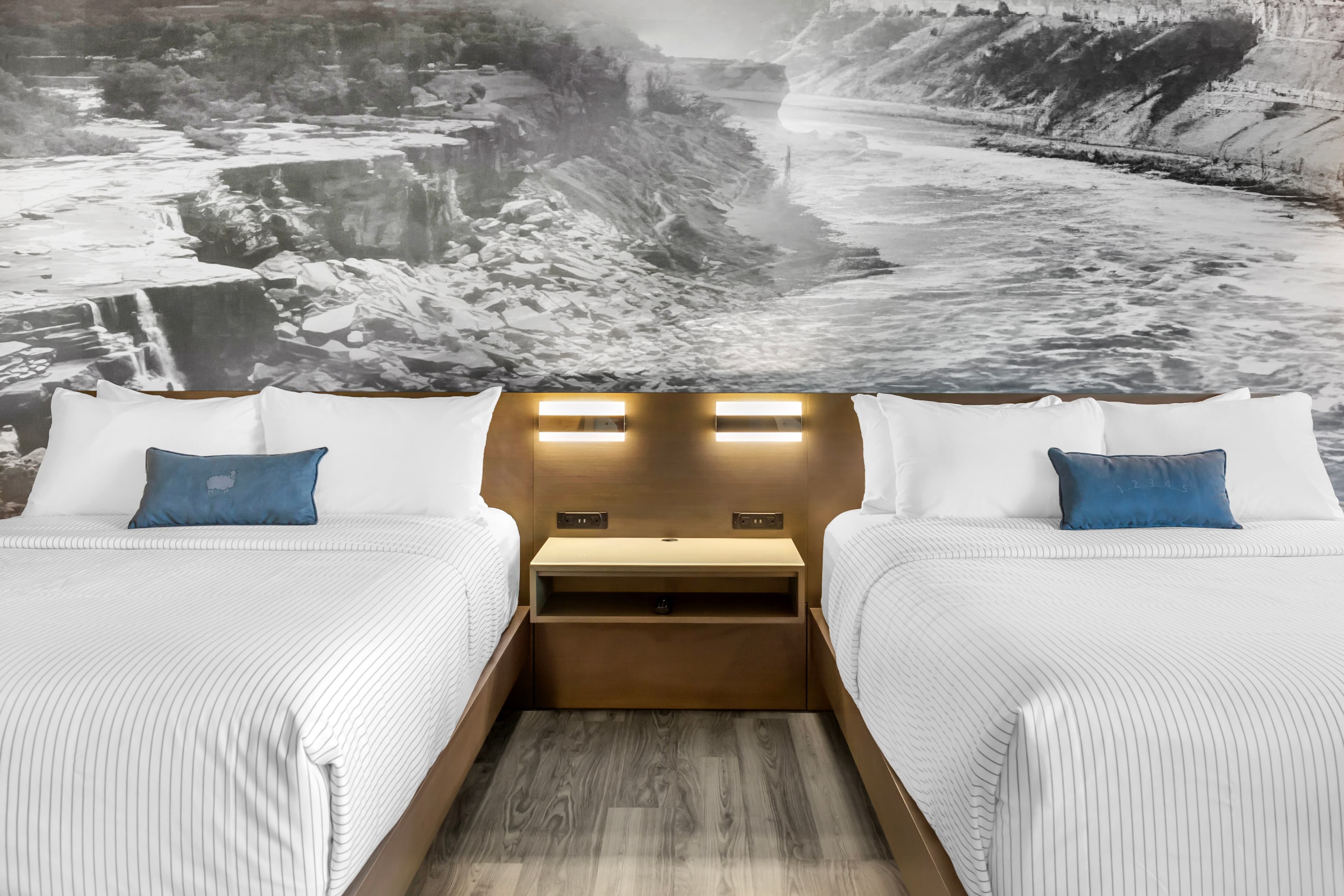 Cambria Hotel Niagara Falls — 10