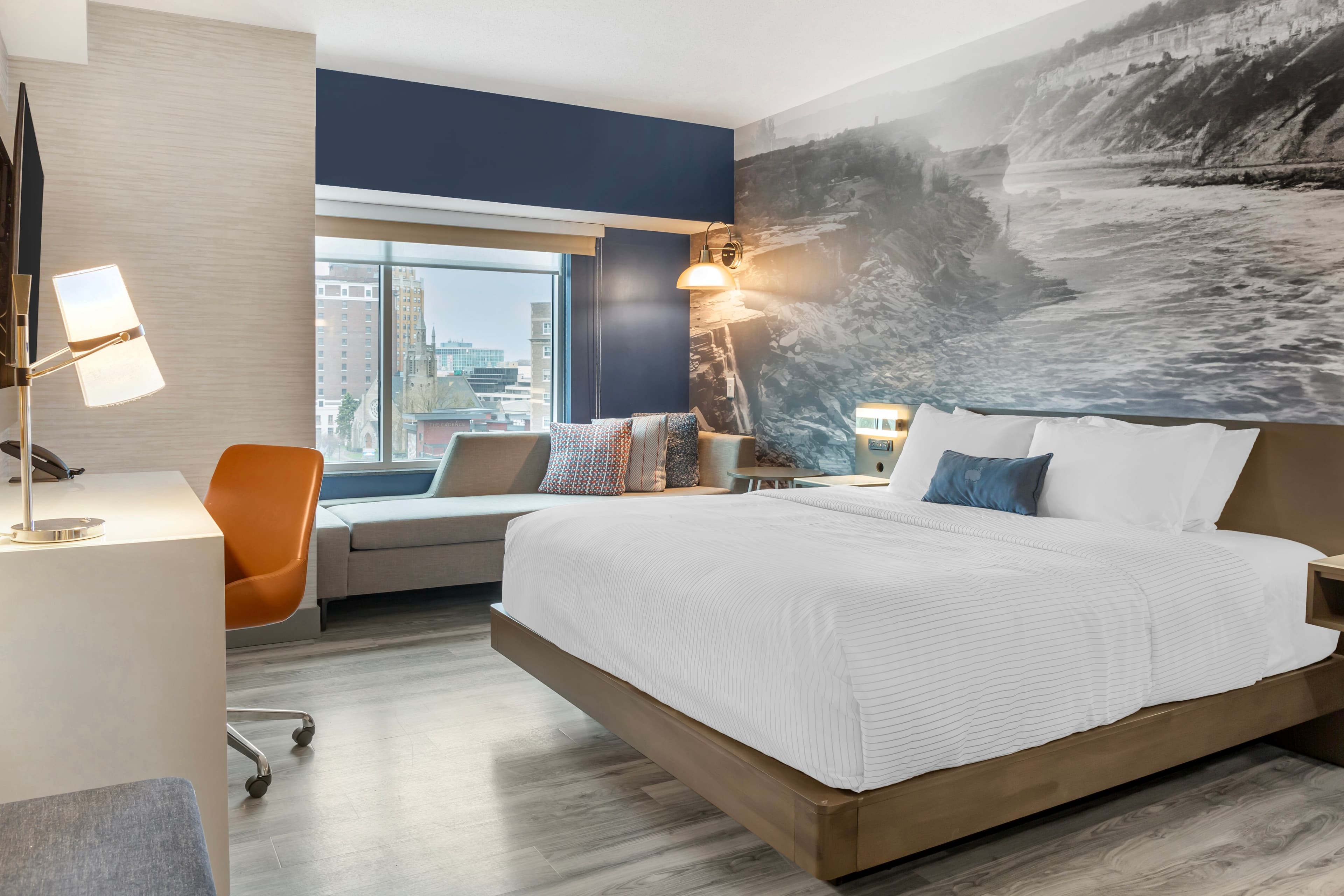 Cambria Hotel Niagara Falls - Image 2