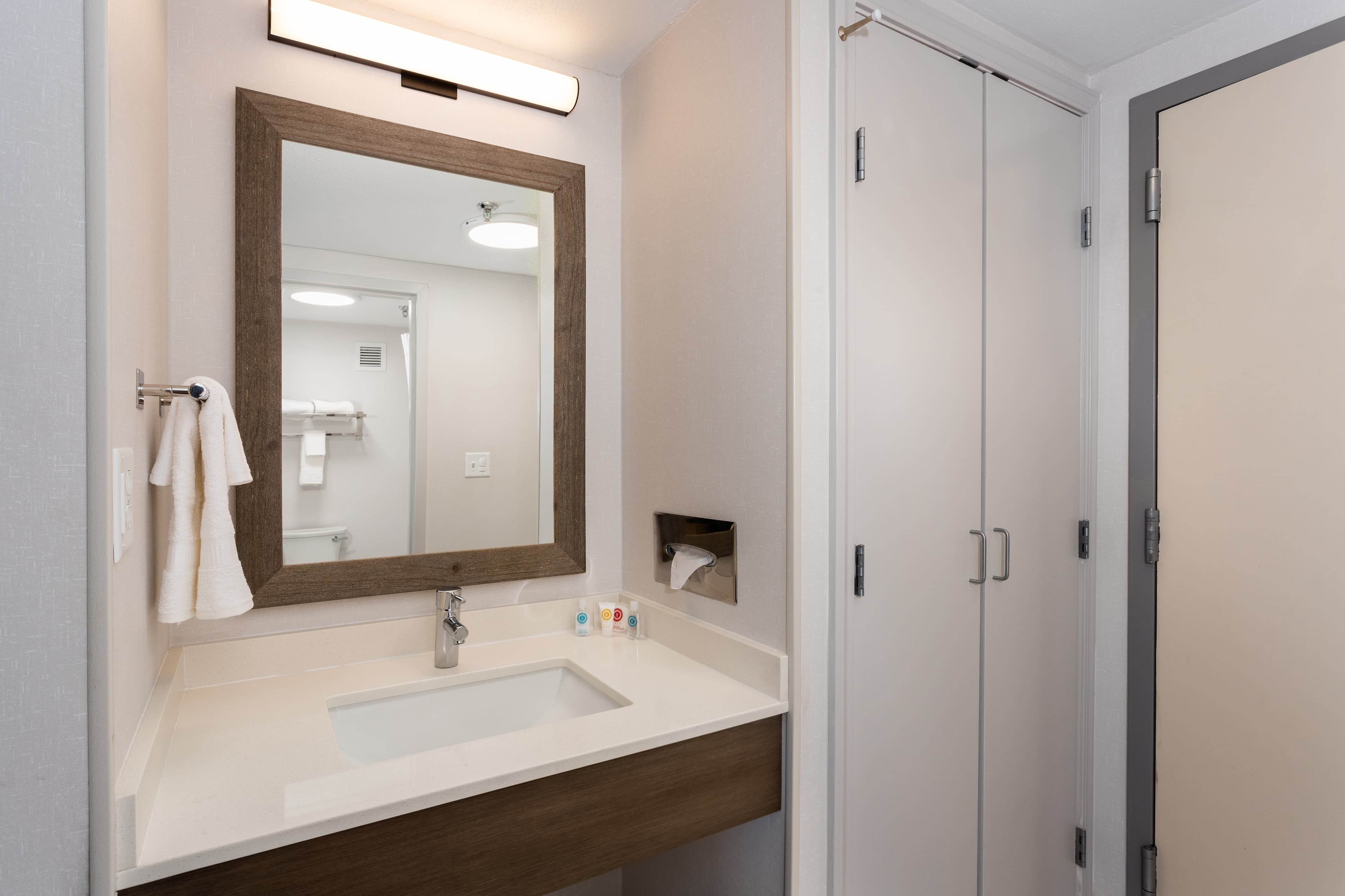 Comfort Inn & Suites Buffalo Airport — 11