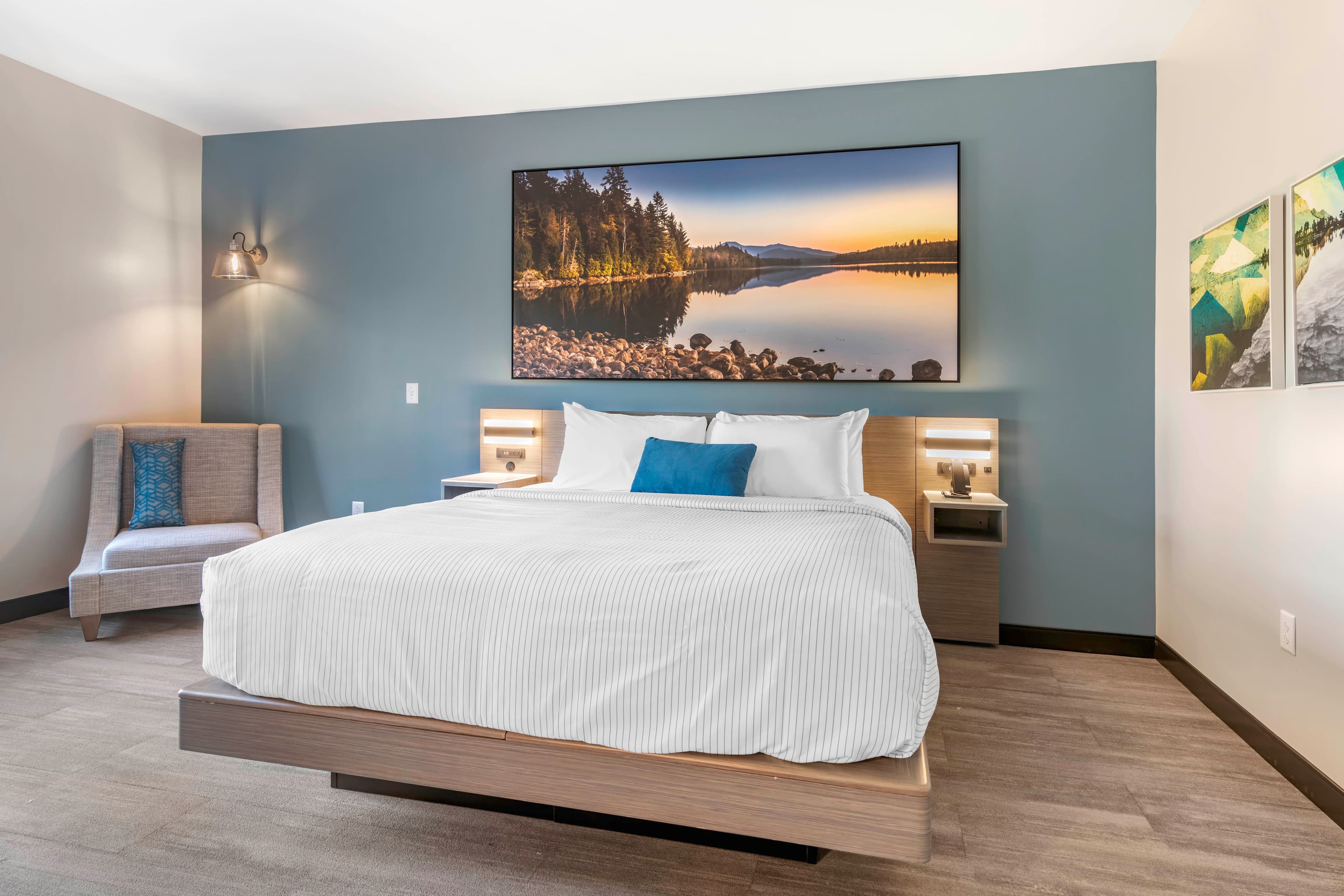 Cambria Hotel Lake Placid - Lakeside Resort — 9