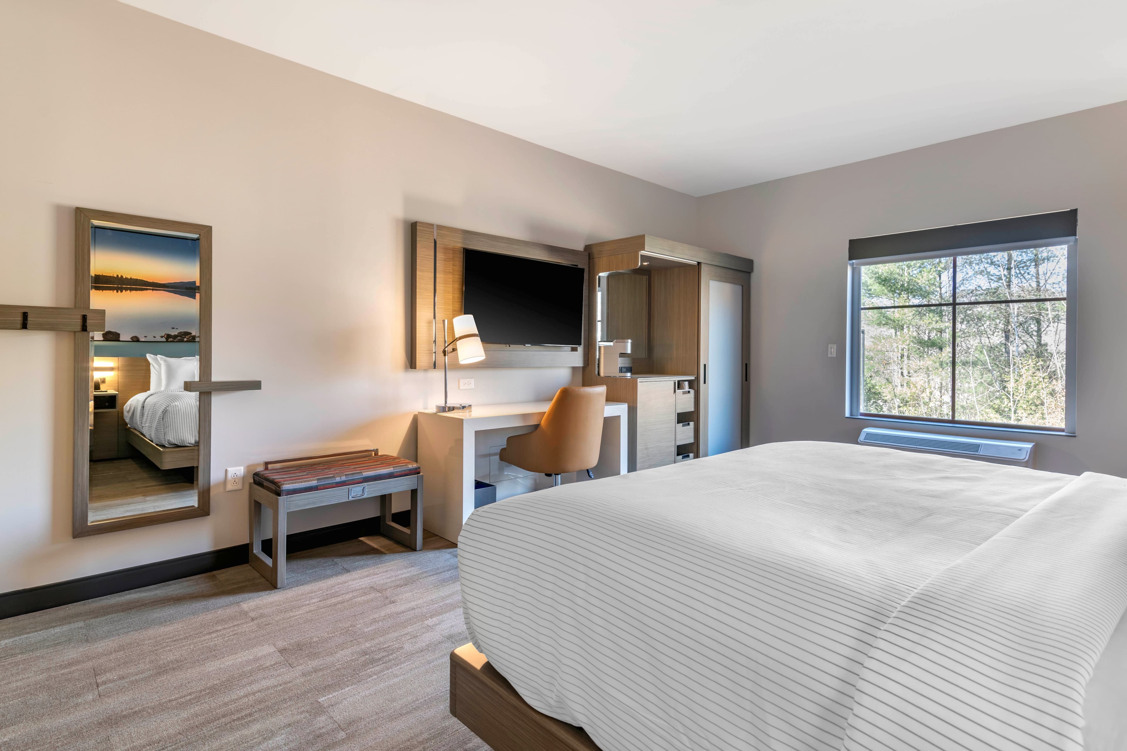 Cambria Hotel Lake Placid - Lakeside Resort — 10