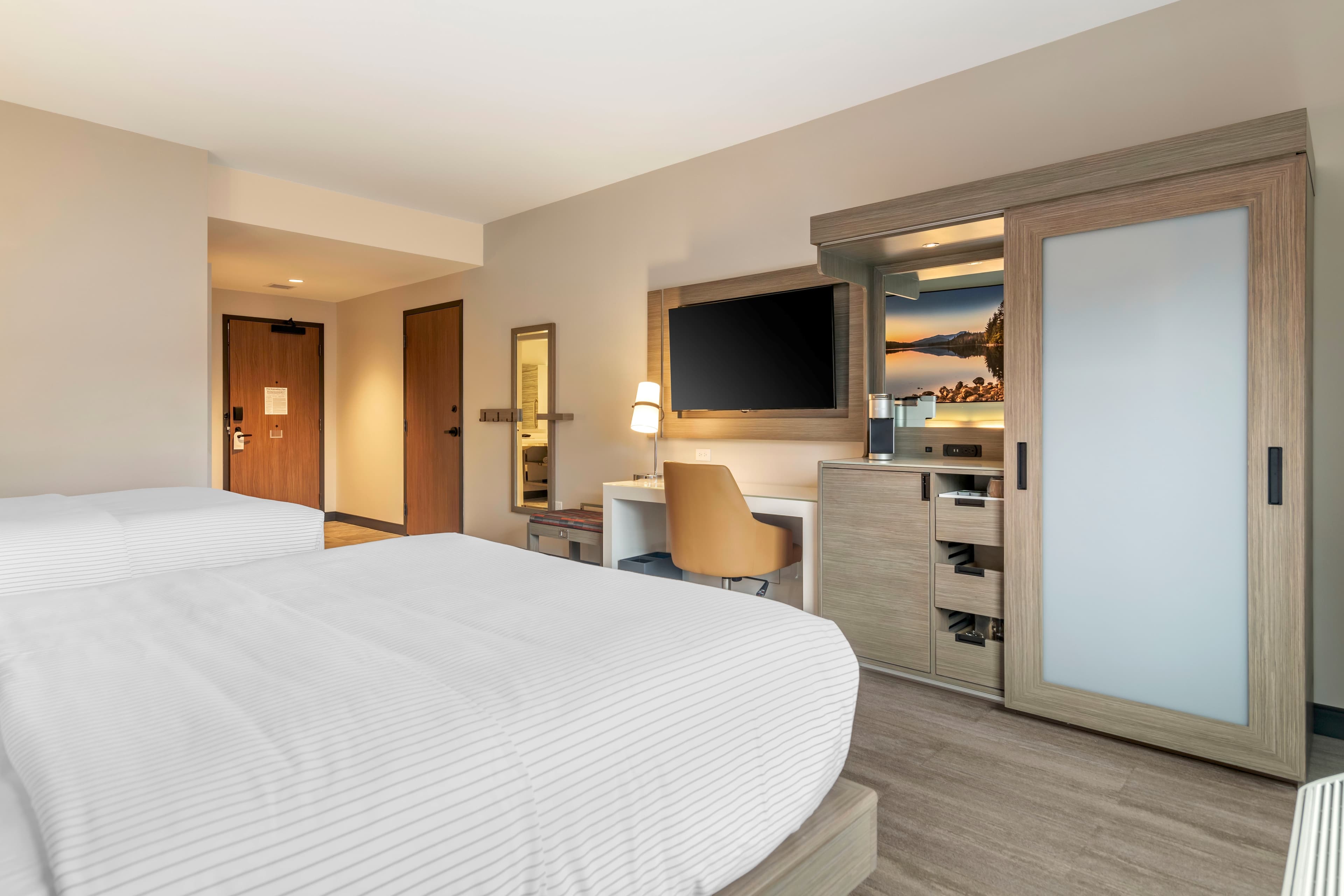 Cambria Hotel Lake Placid - Lakeside Resort — 6