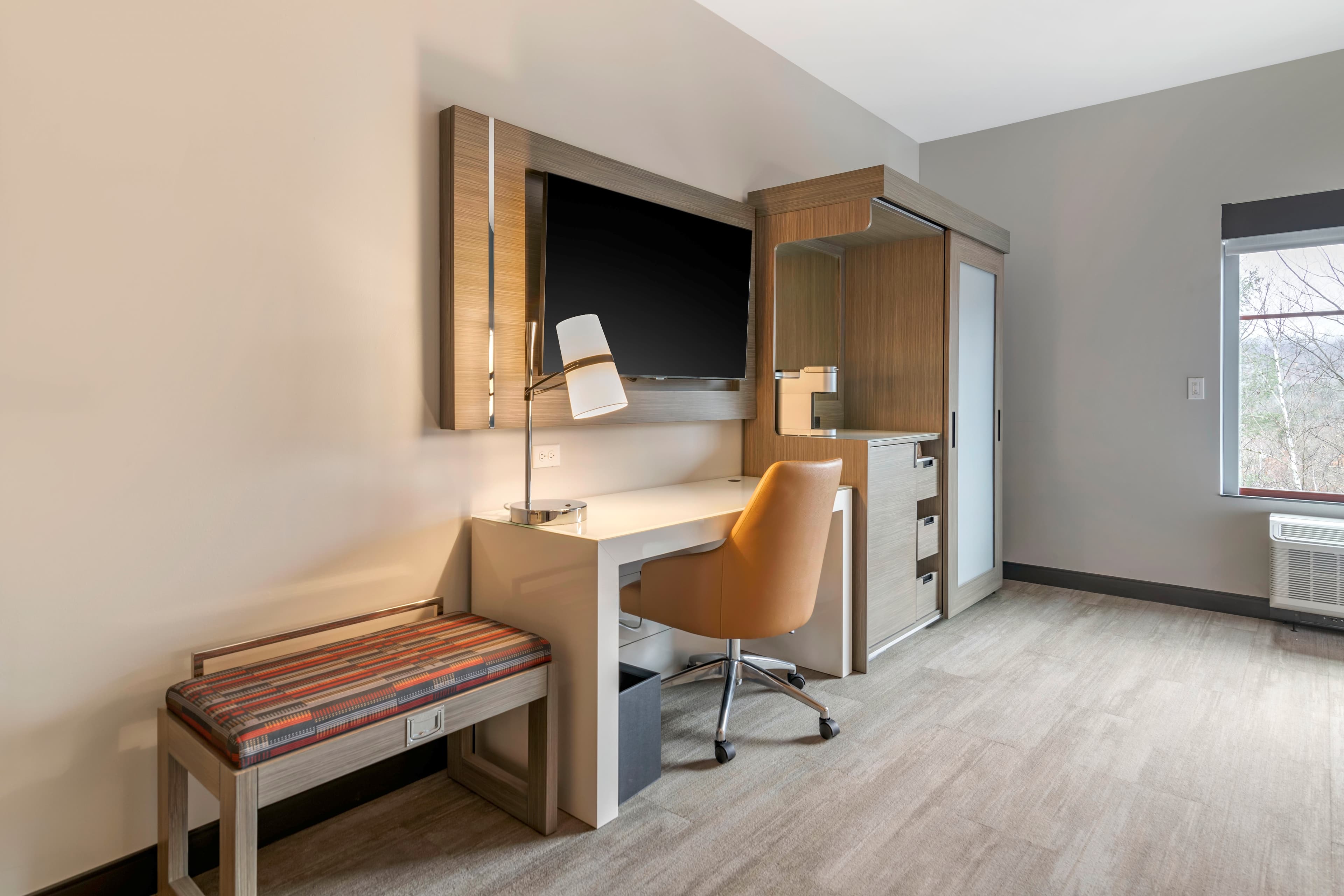 Cambria Hotel Lake Placid - Lakeside Resort — 7