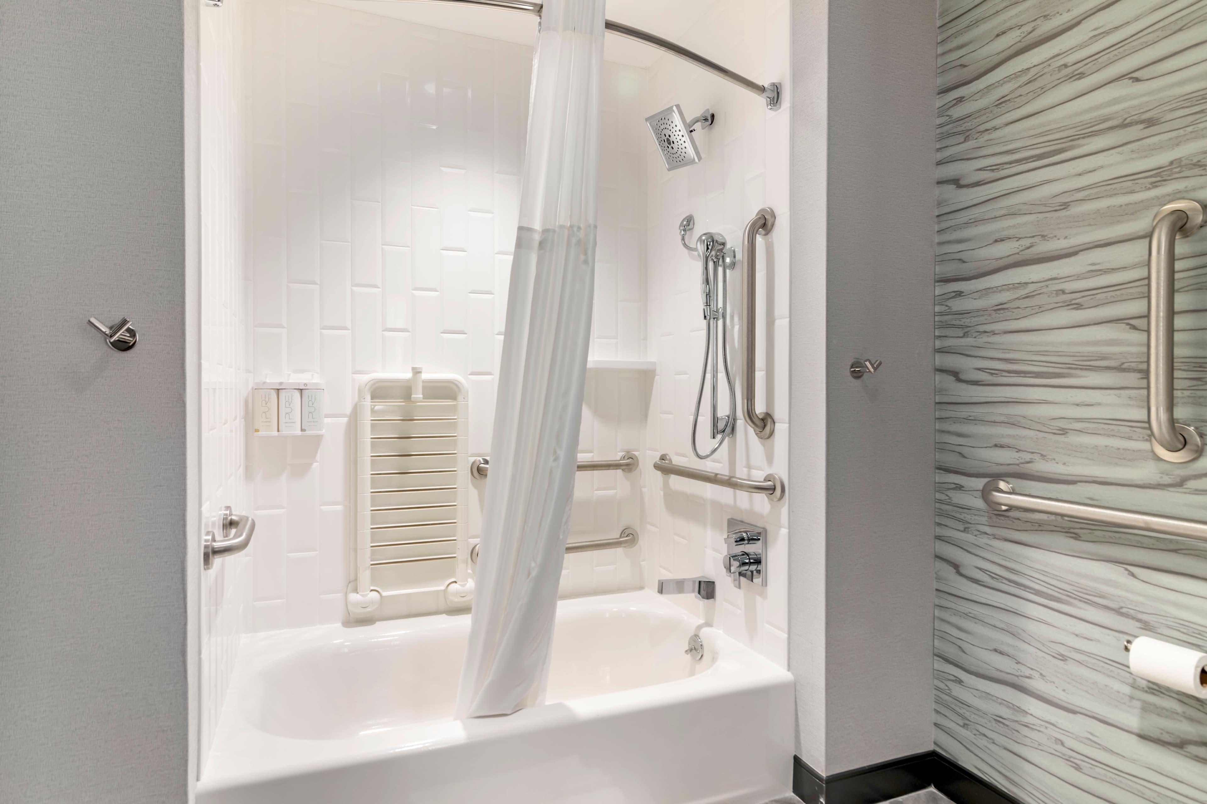 Cambria Hotel Lake Placid - Lakeside Resort — 8