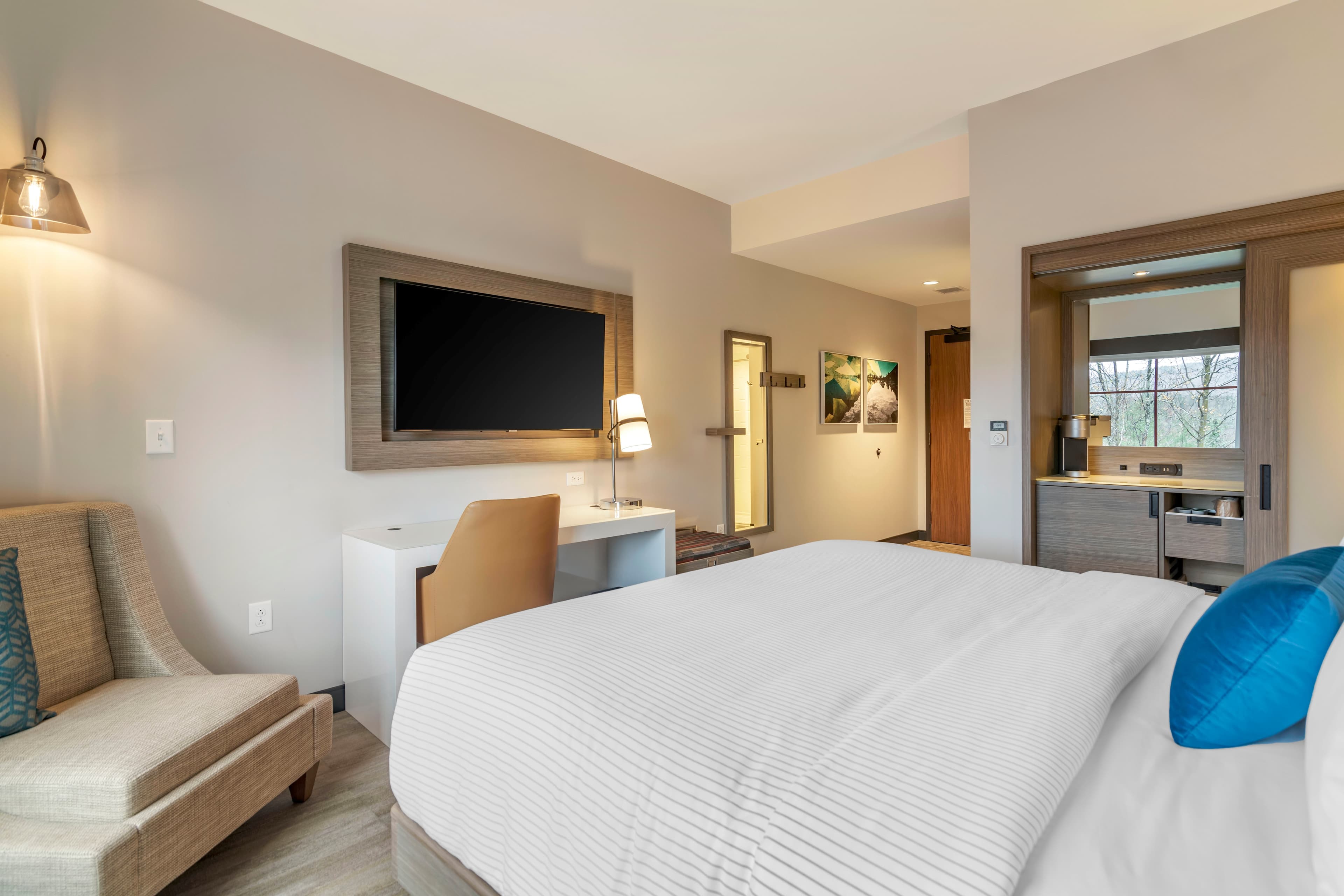 Cambria Hotel Lake Placid - Lakeside Resort — 14