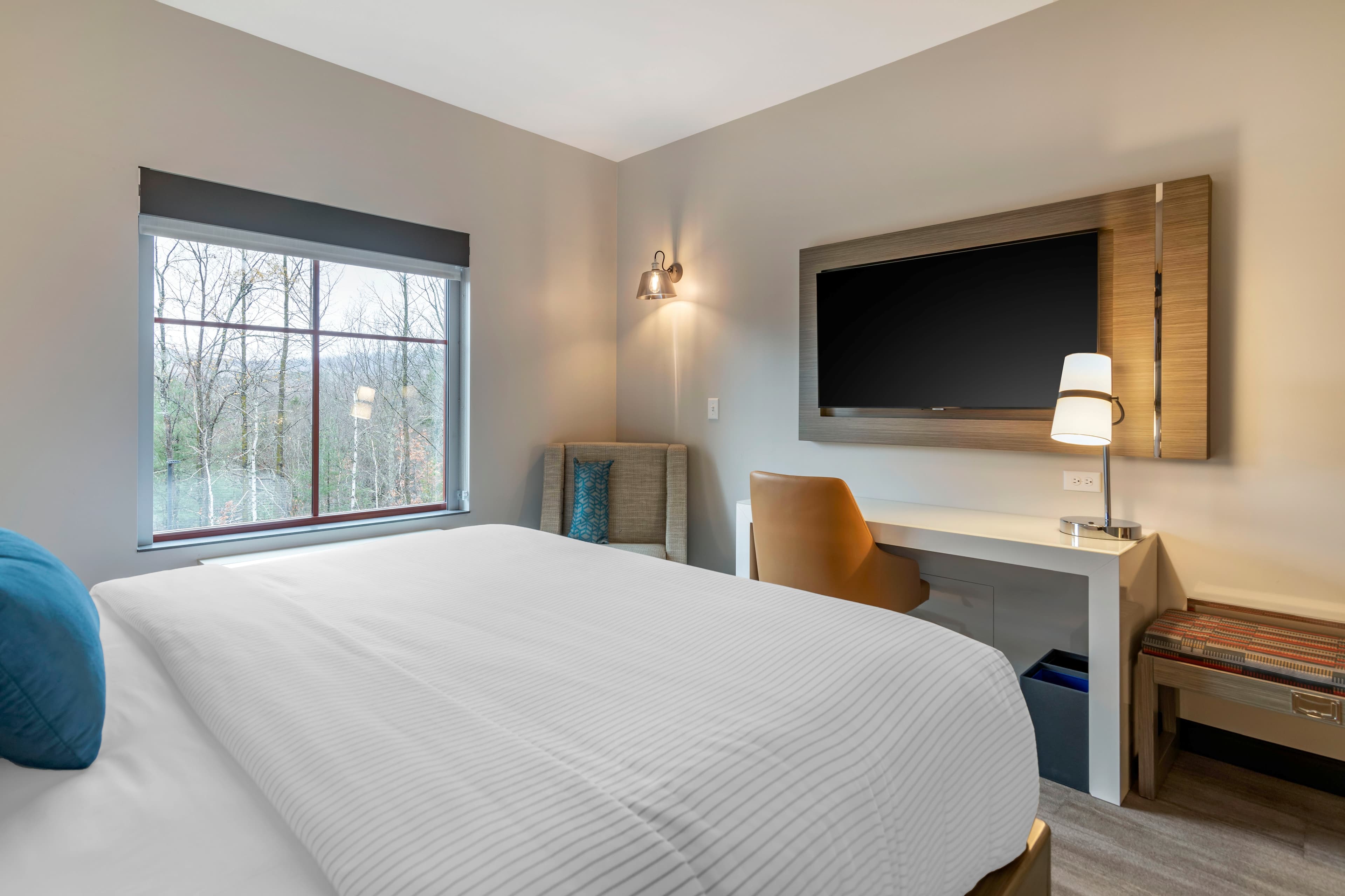 Cambria Hotel Lake Placid - Lakeside Resort — 15