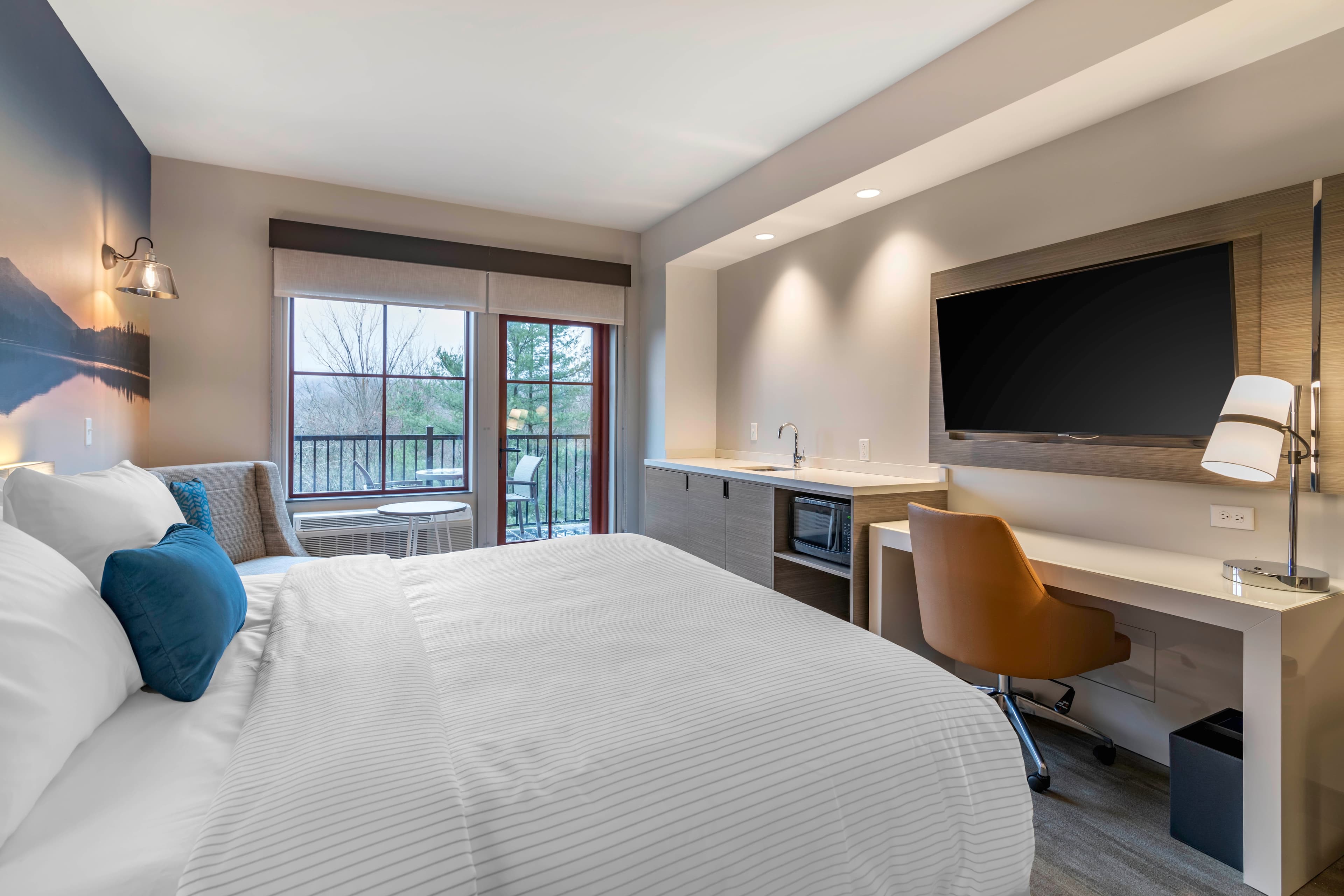 Cambria Hotel Lake Placid - Lakeside Resort — 33