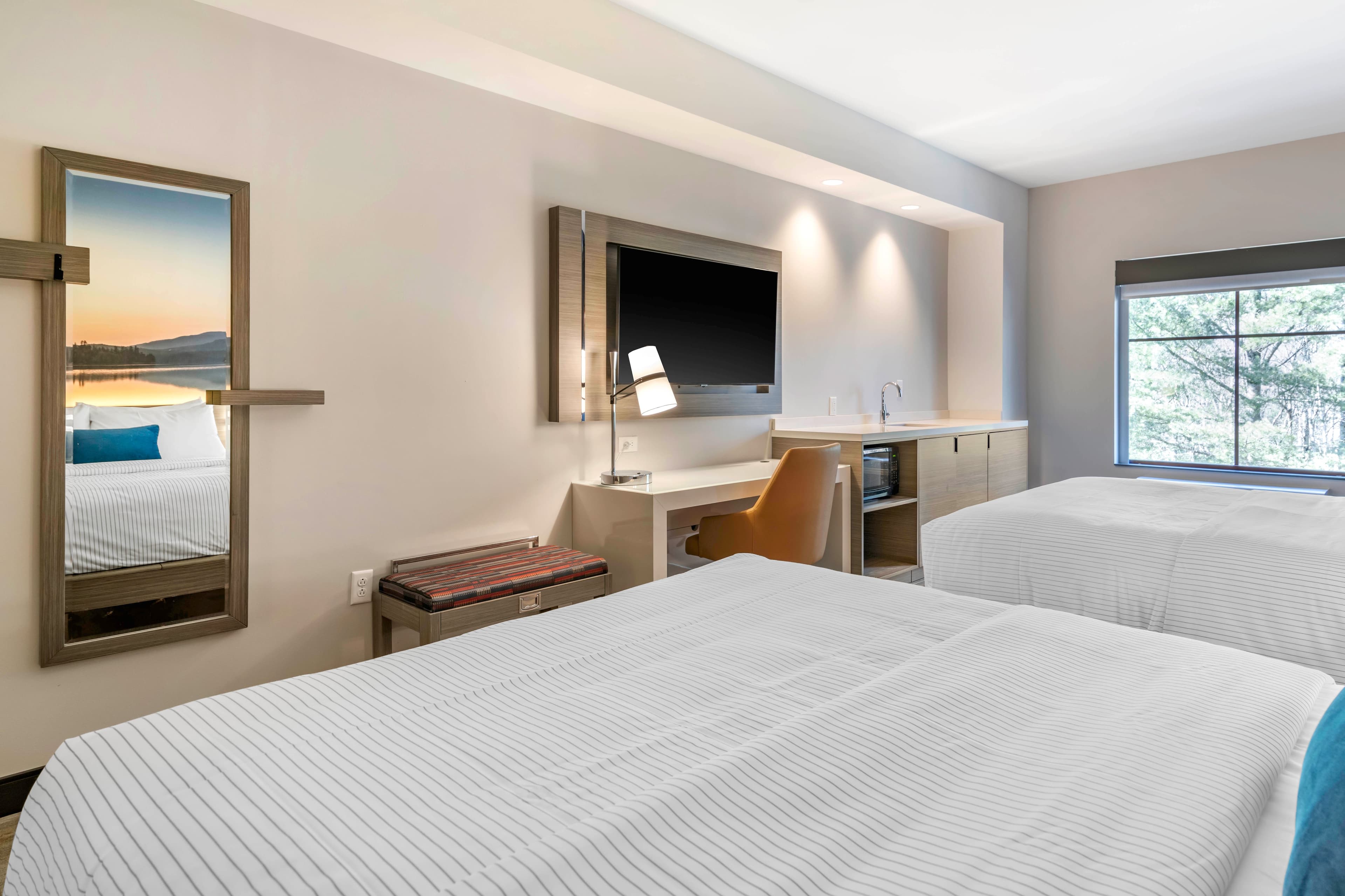 Cambria Hotel Lake Placid - Lakeside Resort — 19