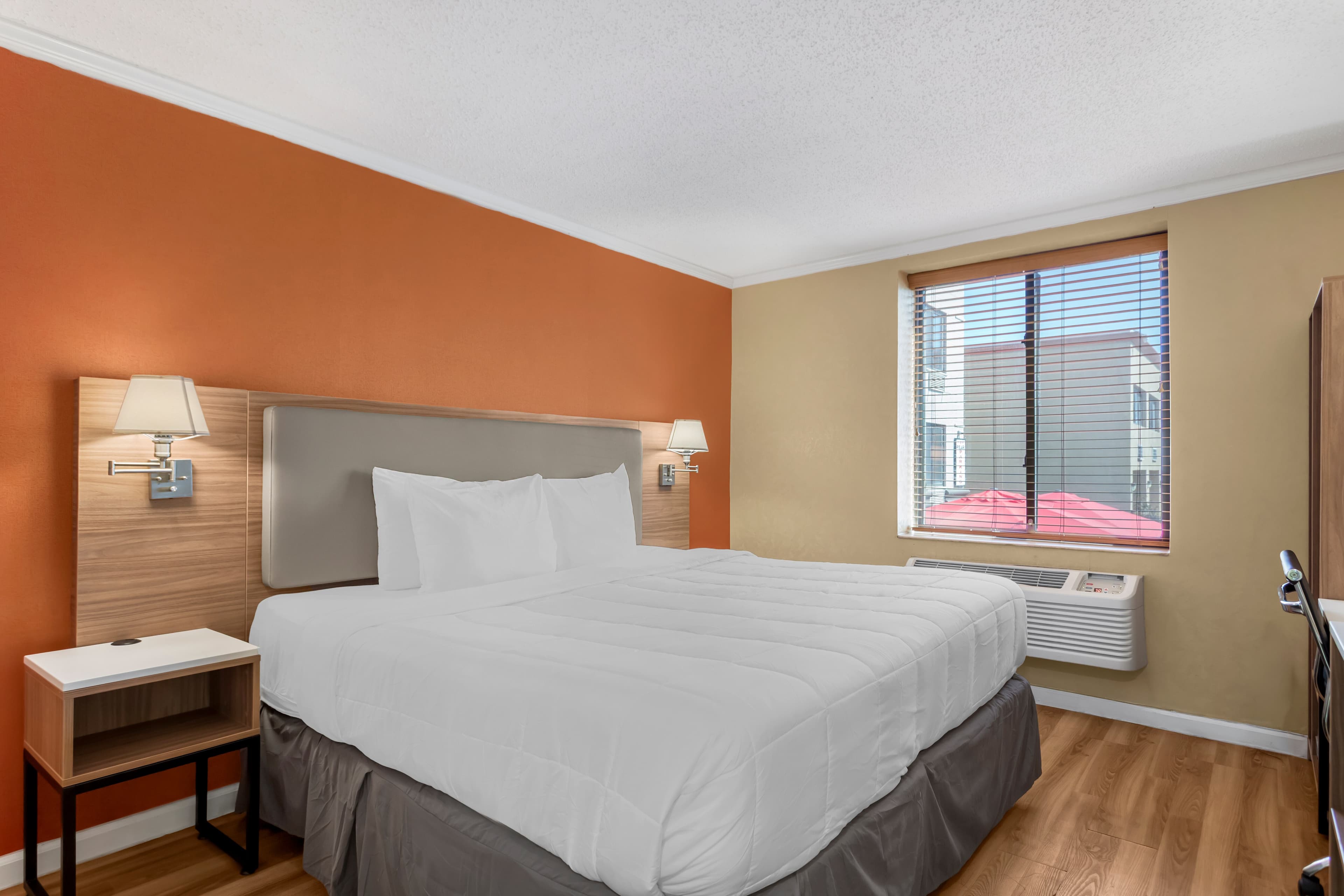Quality Inn JFK Airport Rockaway Blvd - Image 2
