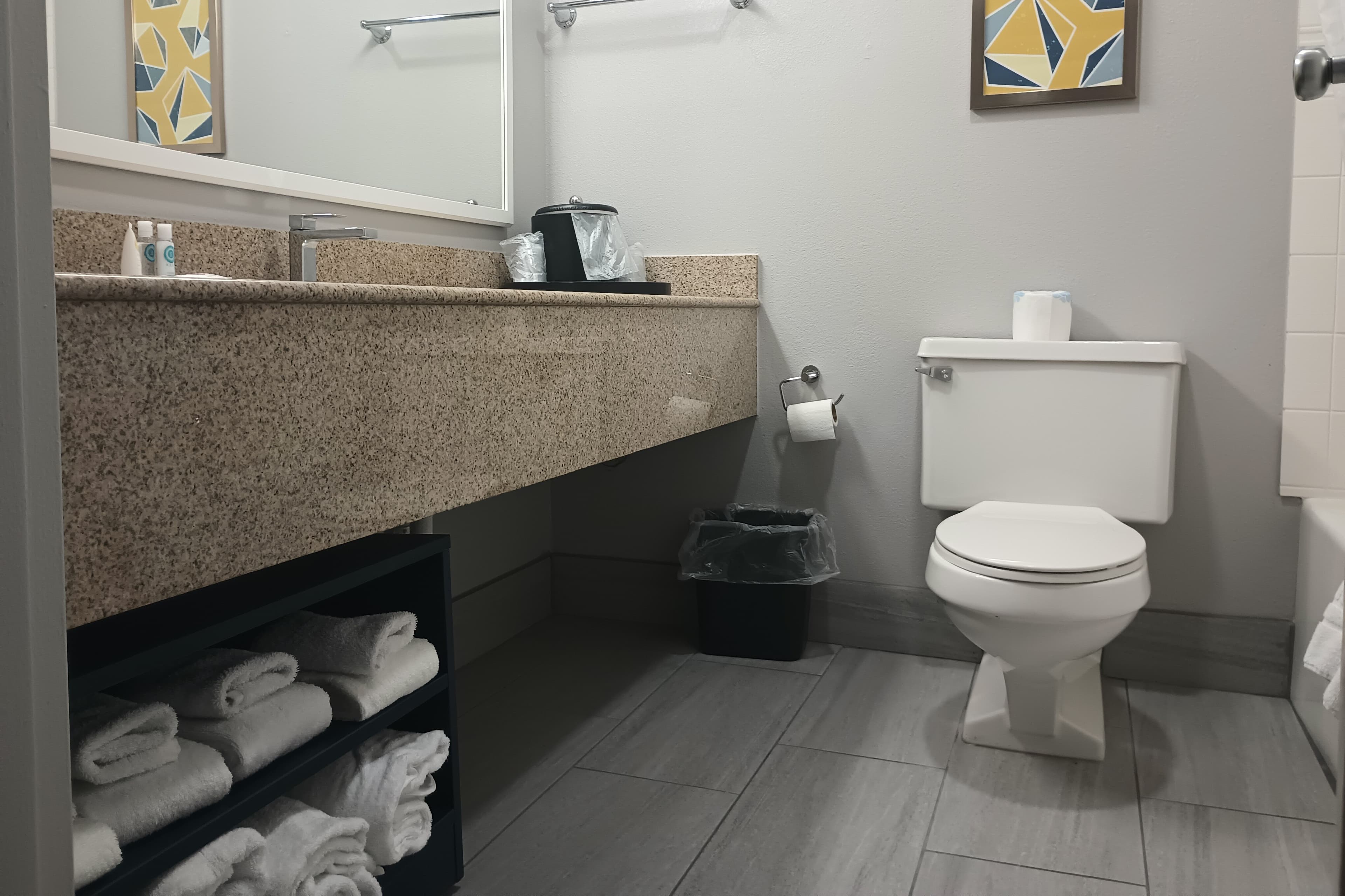 Comfort Inn & Suites Johnson City - Binghamton - Image 3