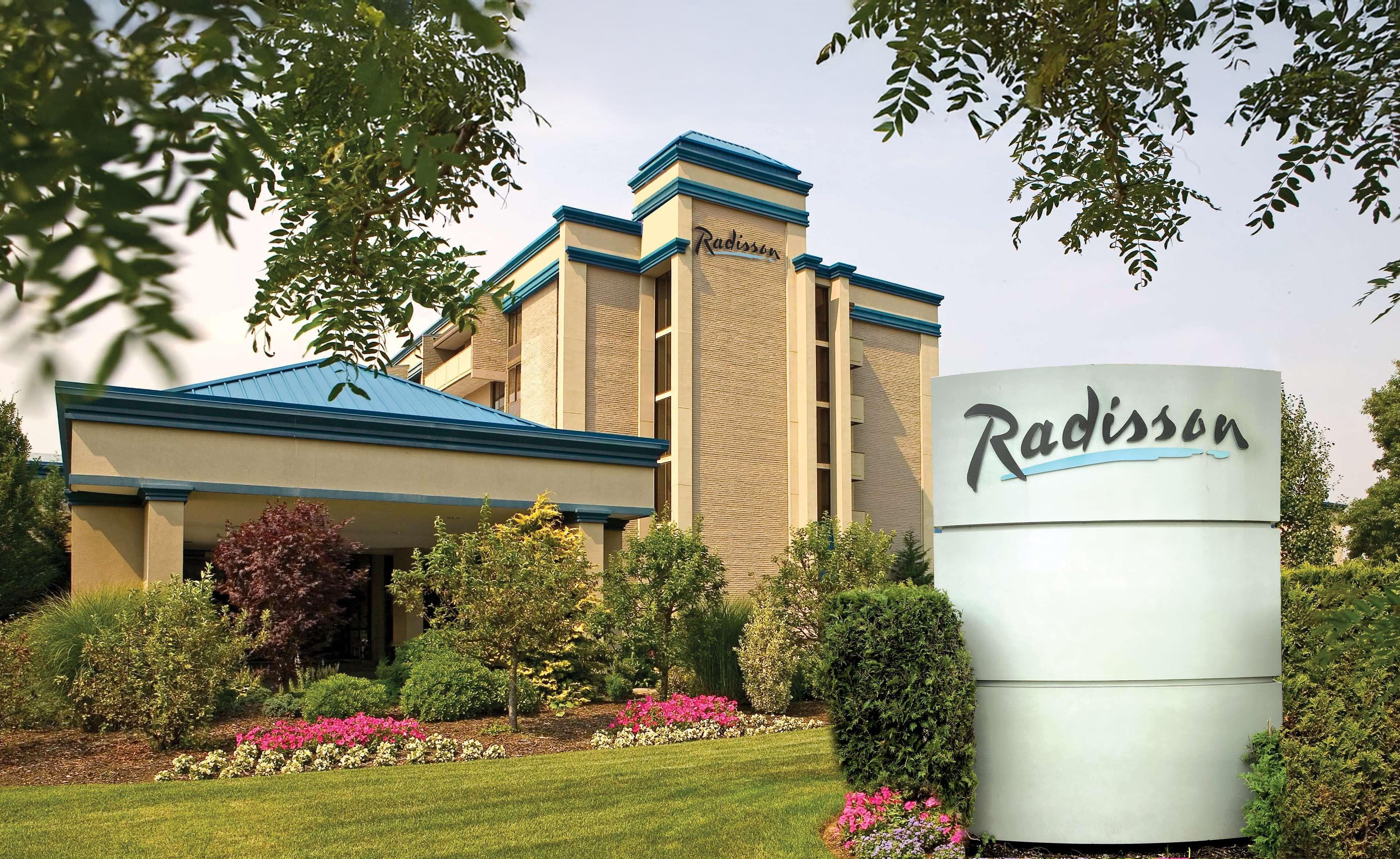 Radisson Hotel Hauppauge-Long Island - Image 1