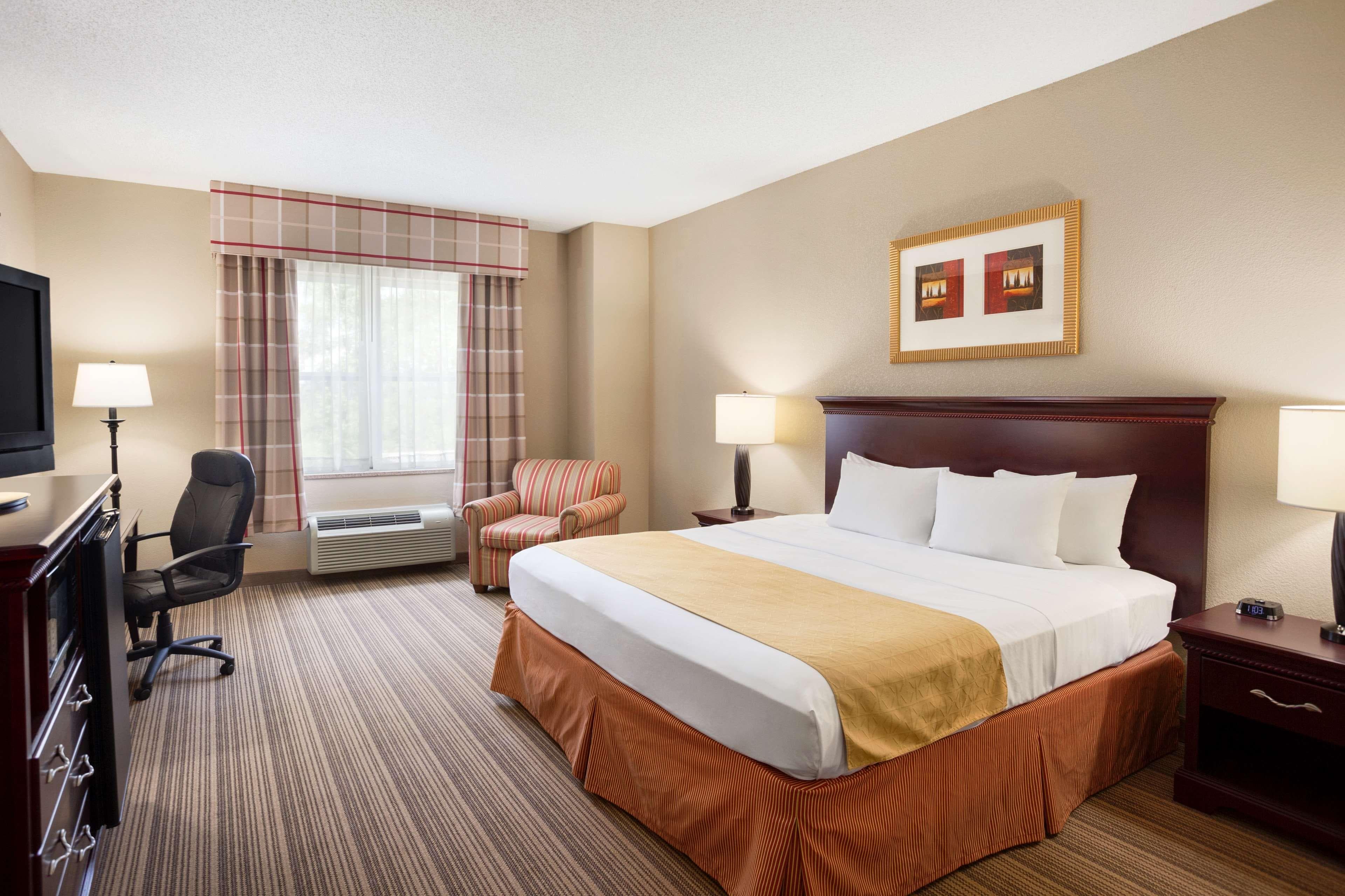 Country Inn & Suites by Radisson, Ithaca, NY - Image 2