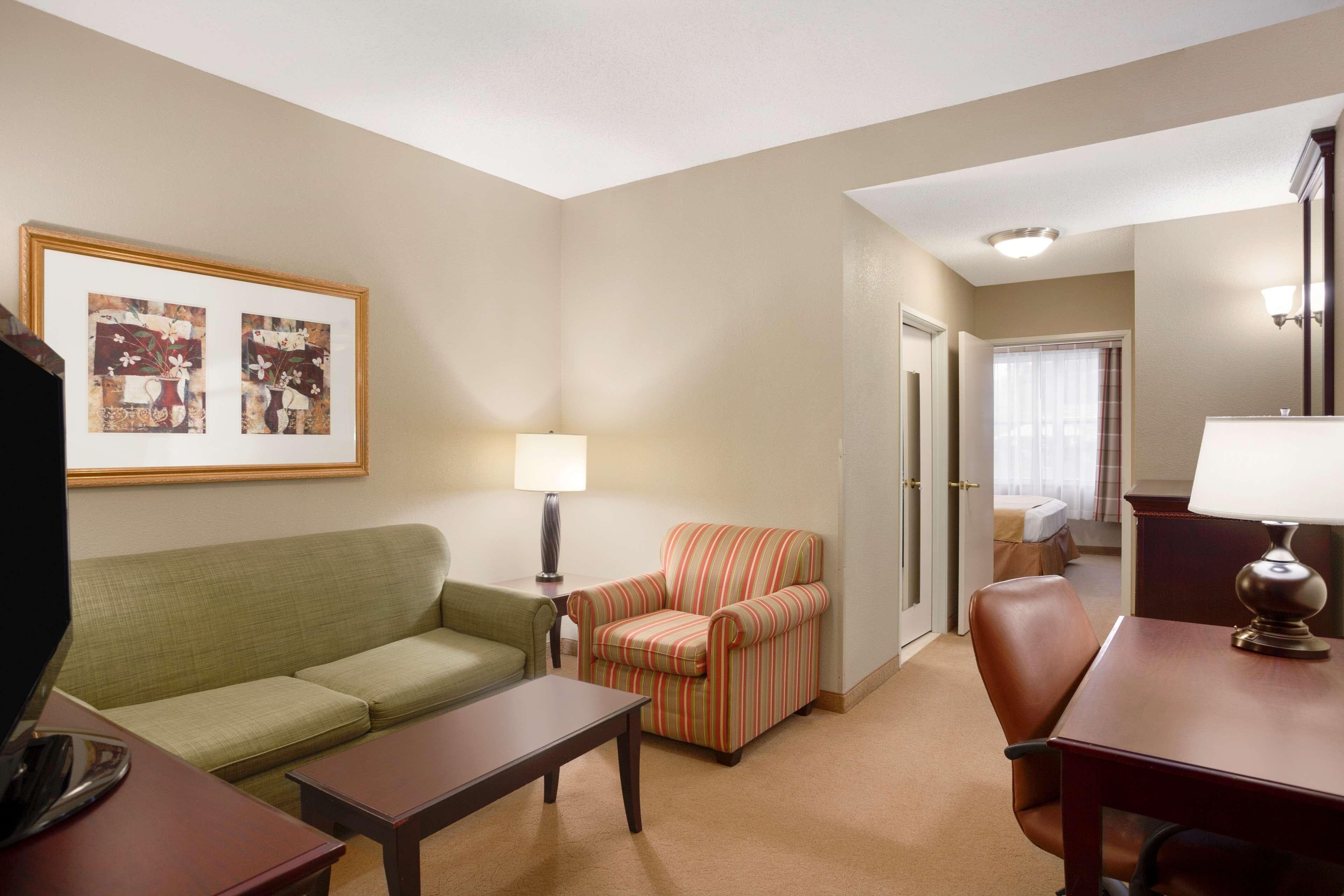 Country Inn & Suites by Radisson, Ithaca, NY - Image 4