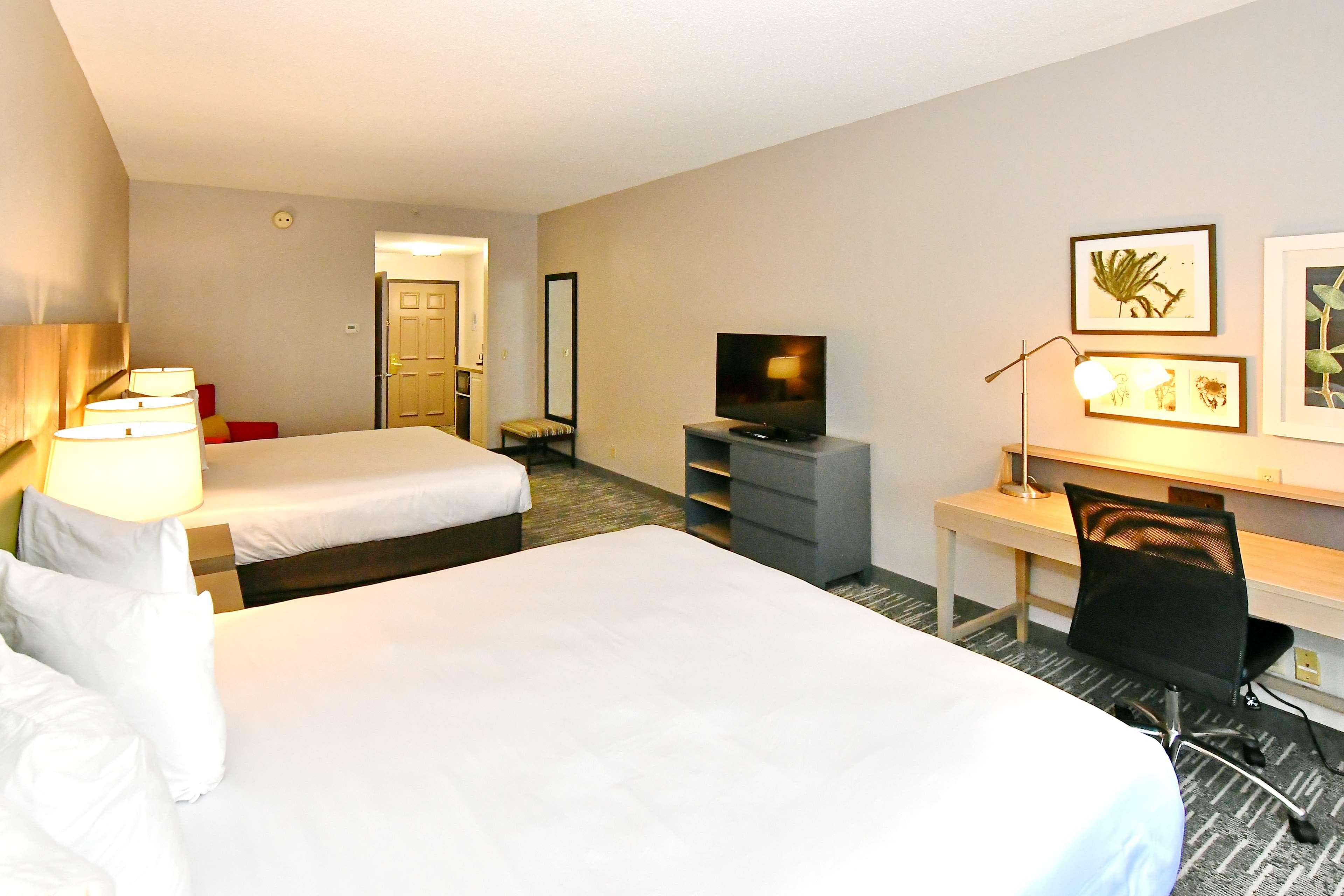 Country Inn & Suites by Radisson, Mount Morris, NY - Image 4