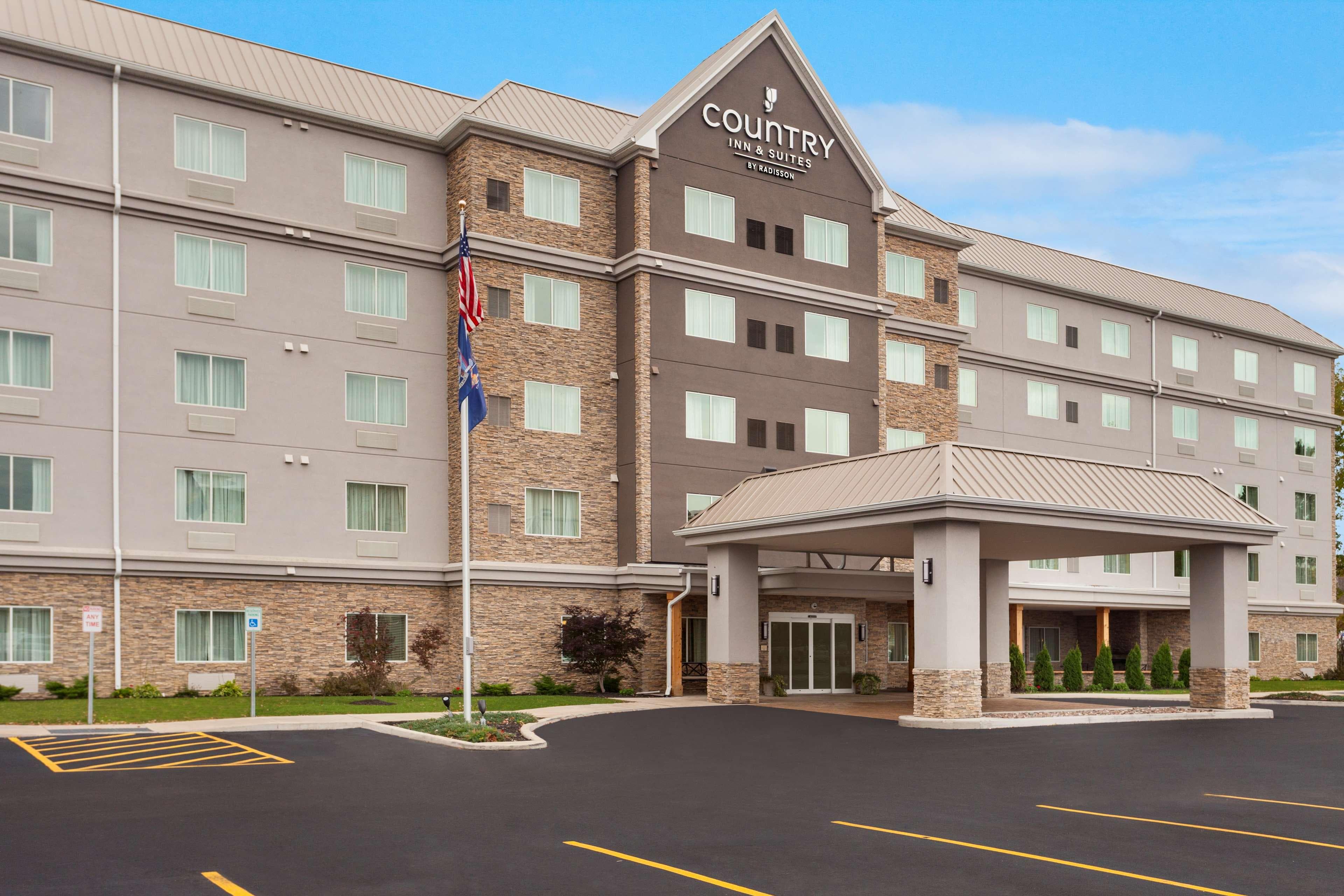 Country Inn & Suites by Radisson, Buffalo South I-90, NY - Image 1