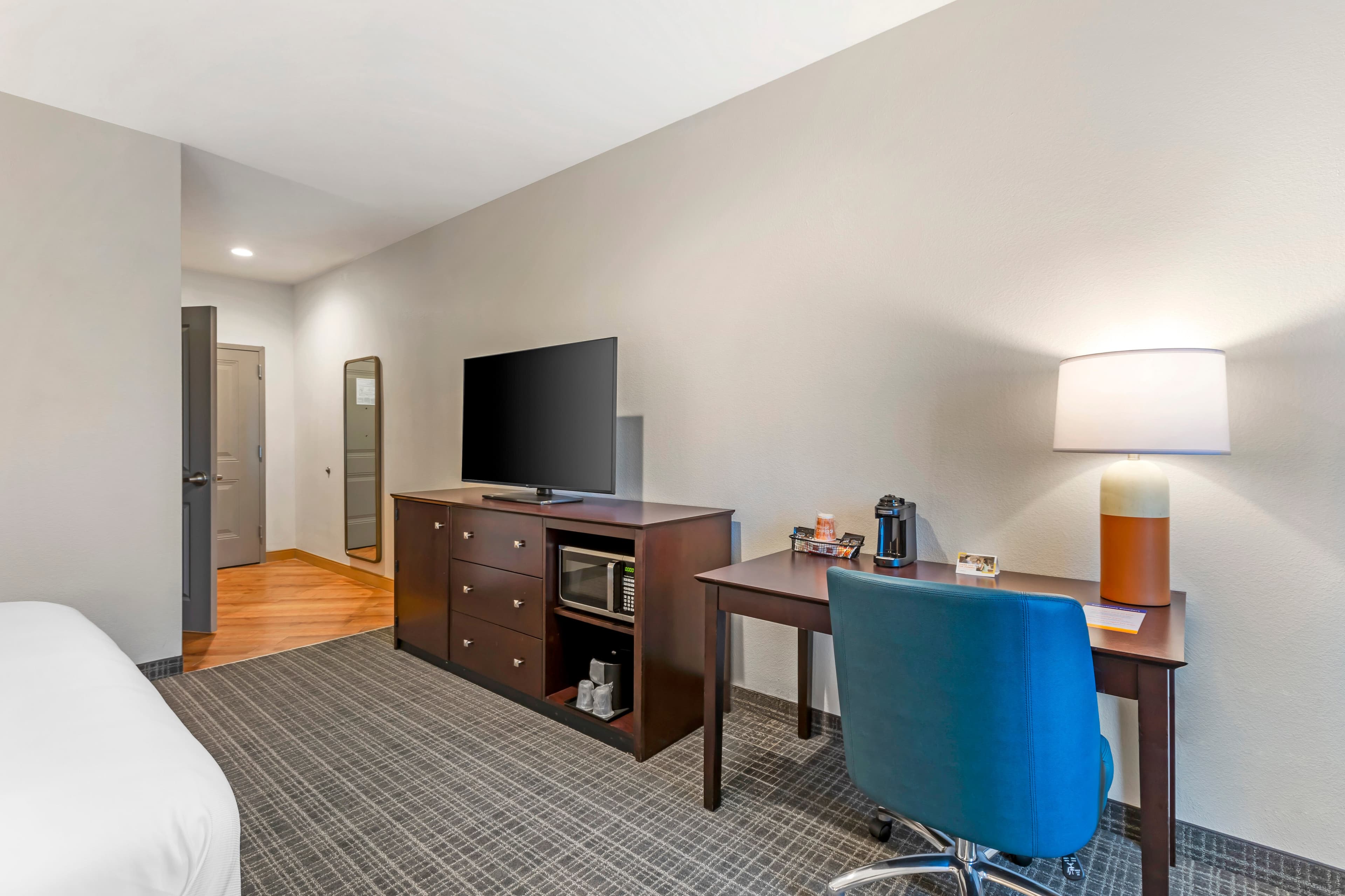 Comfort Inn & Suites Verona at Turning Stone Resort Casino — 8