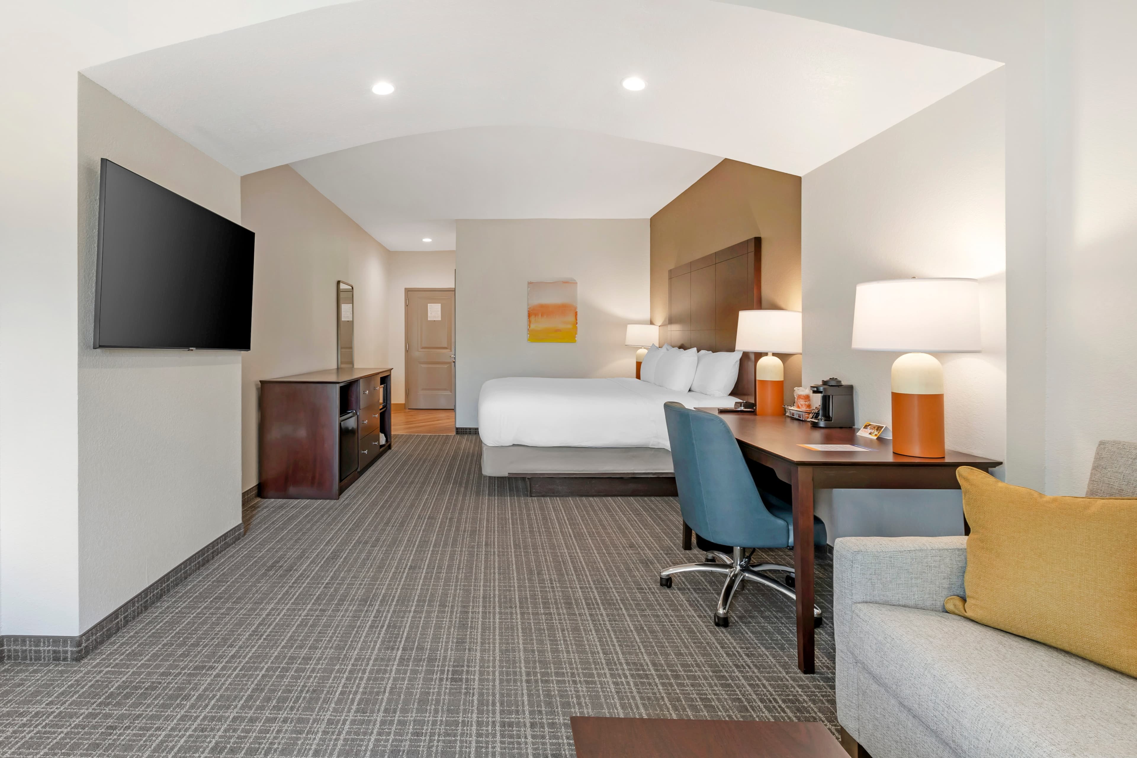 Comfort Inn & Suites Verona at Turning Stone Resort Casino - Image 4