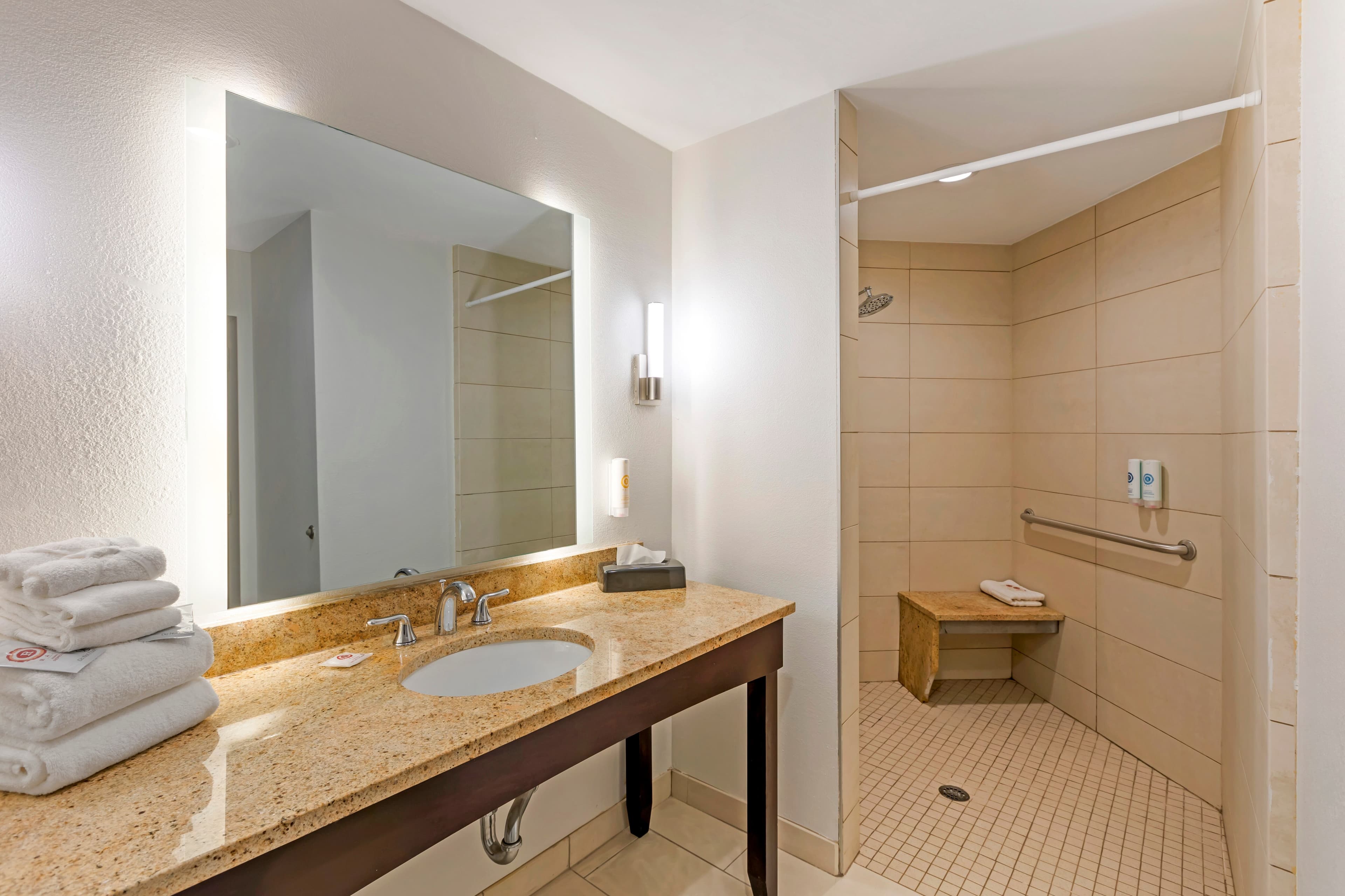 Comfort Inn & Suites Verona at Turning Stone Resort Casino — 29