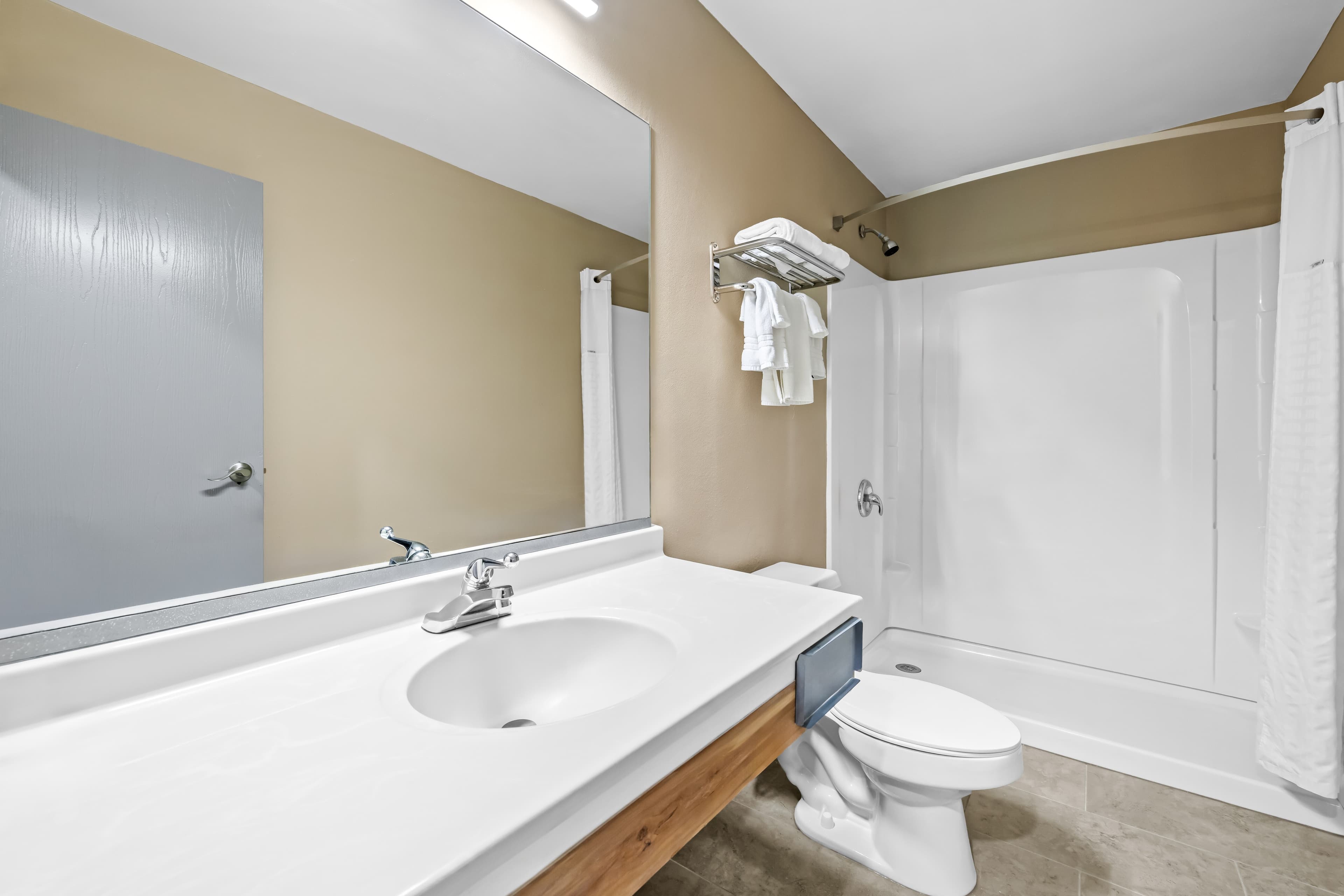 Rodeway Inn — 6