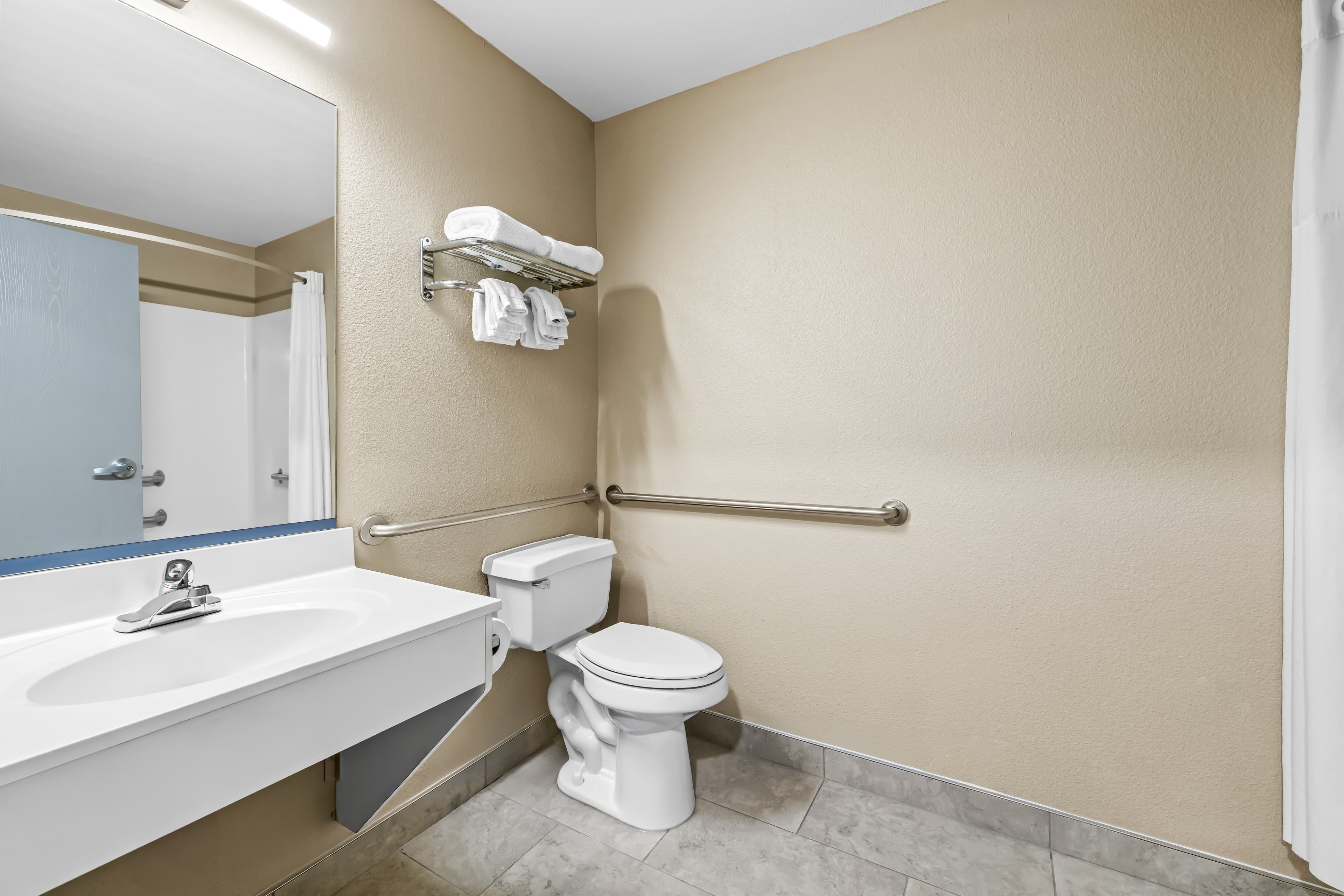 Rodeway Inn — 7