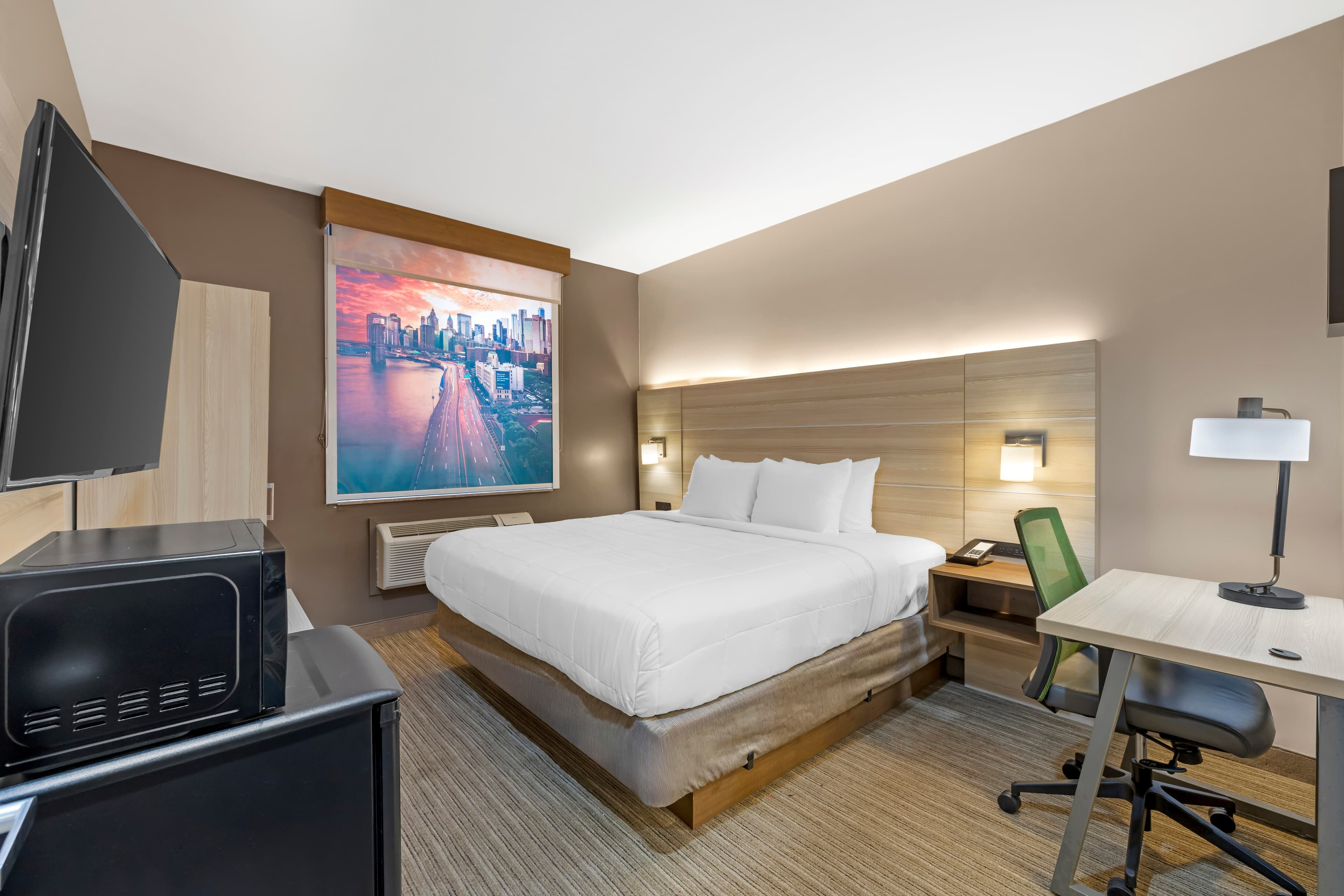 Country Inn & Suites by Radisson, Staten Island - Image 1