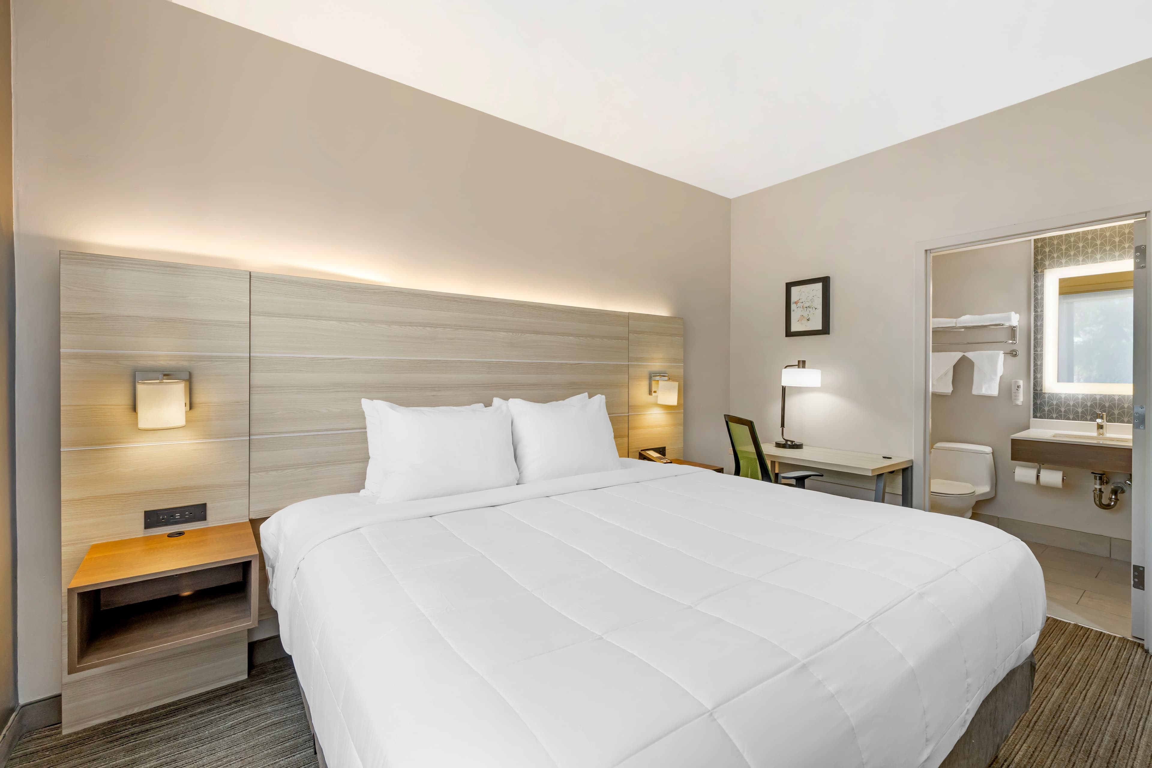 Country Inn & Suites by Radisson, Staten Island - Image 3