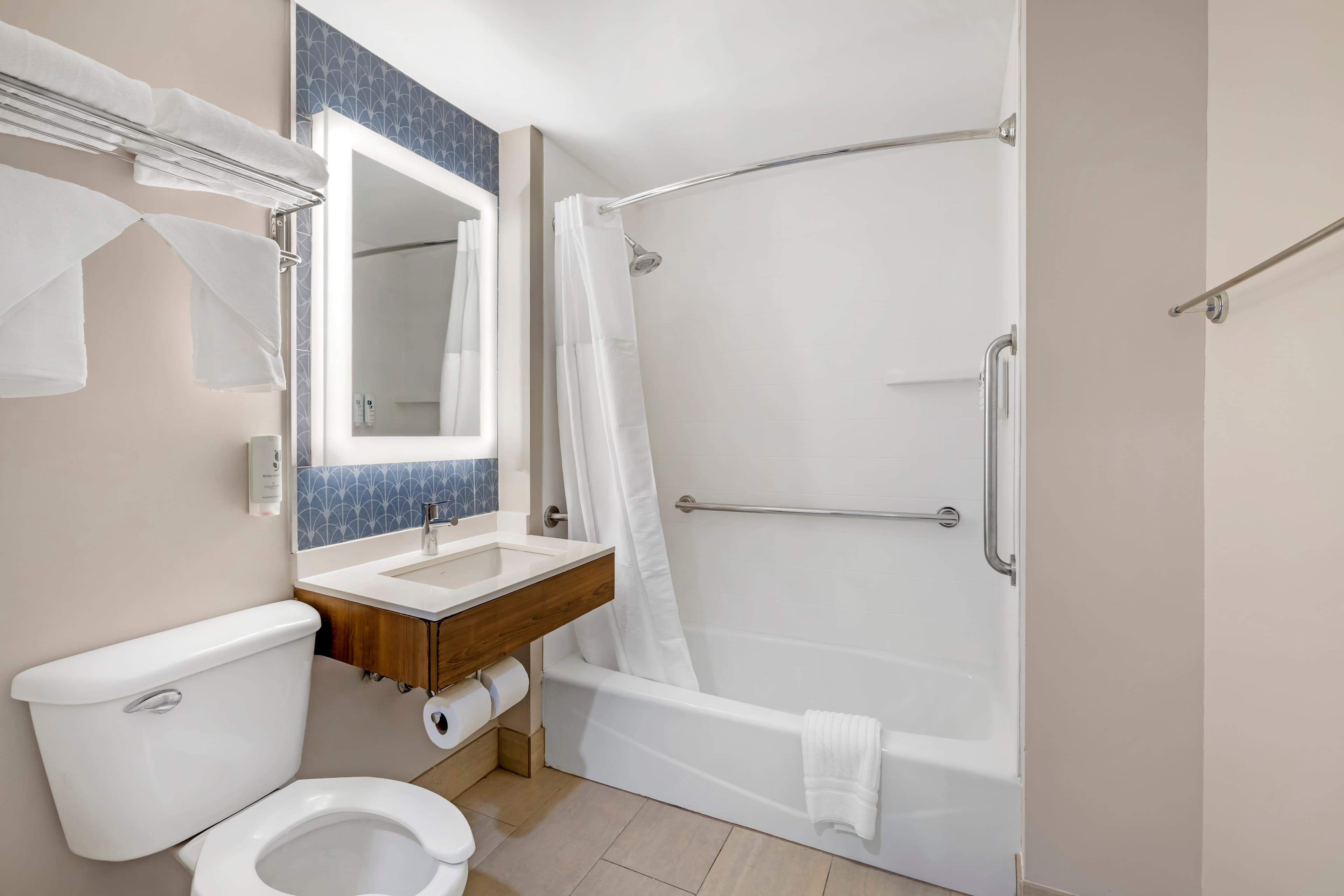 Country Inn & Suites by Radisson, Staten Island — 9