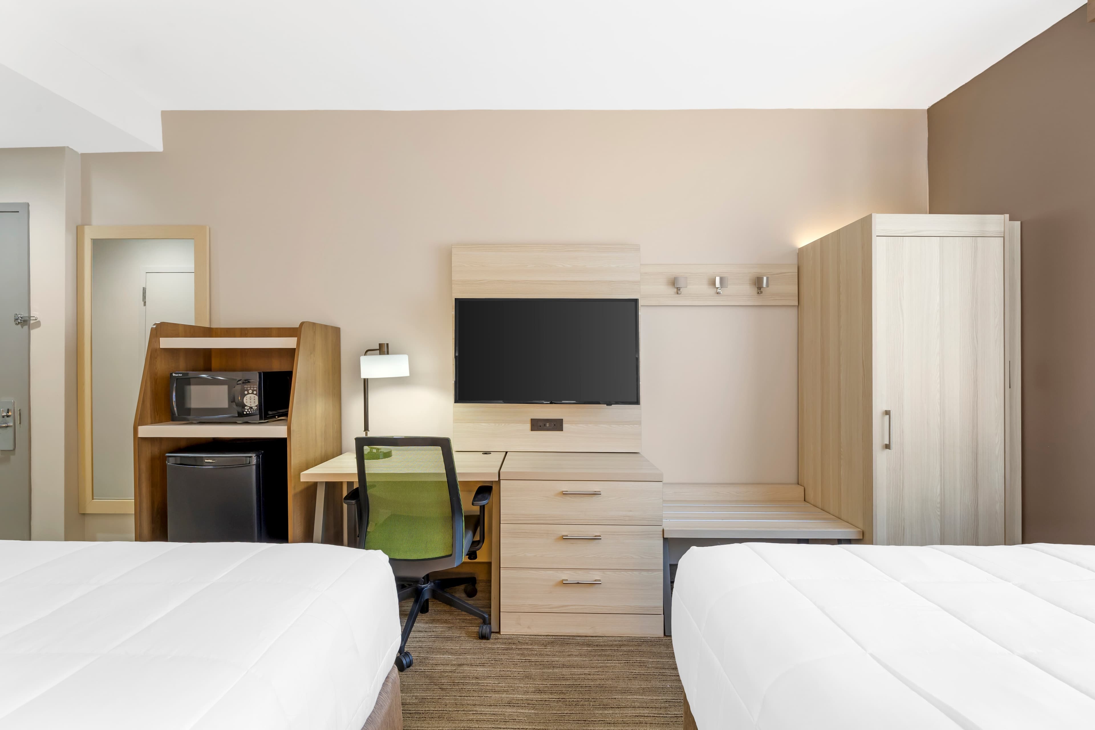 Country Inn & Suites by Radisson, Staten Island — 12