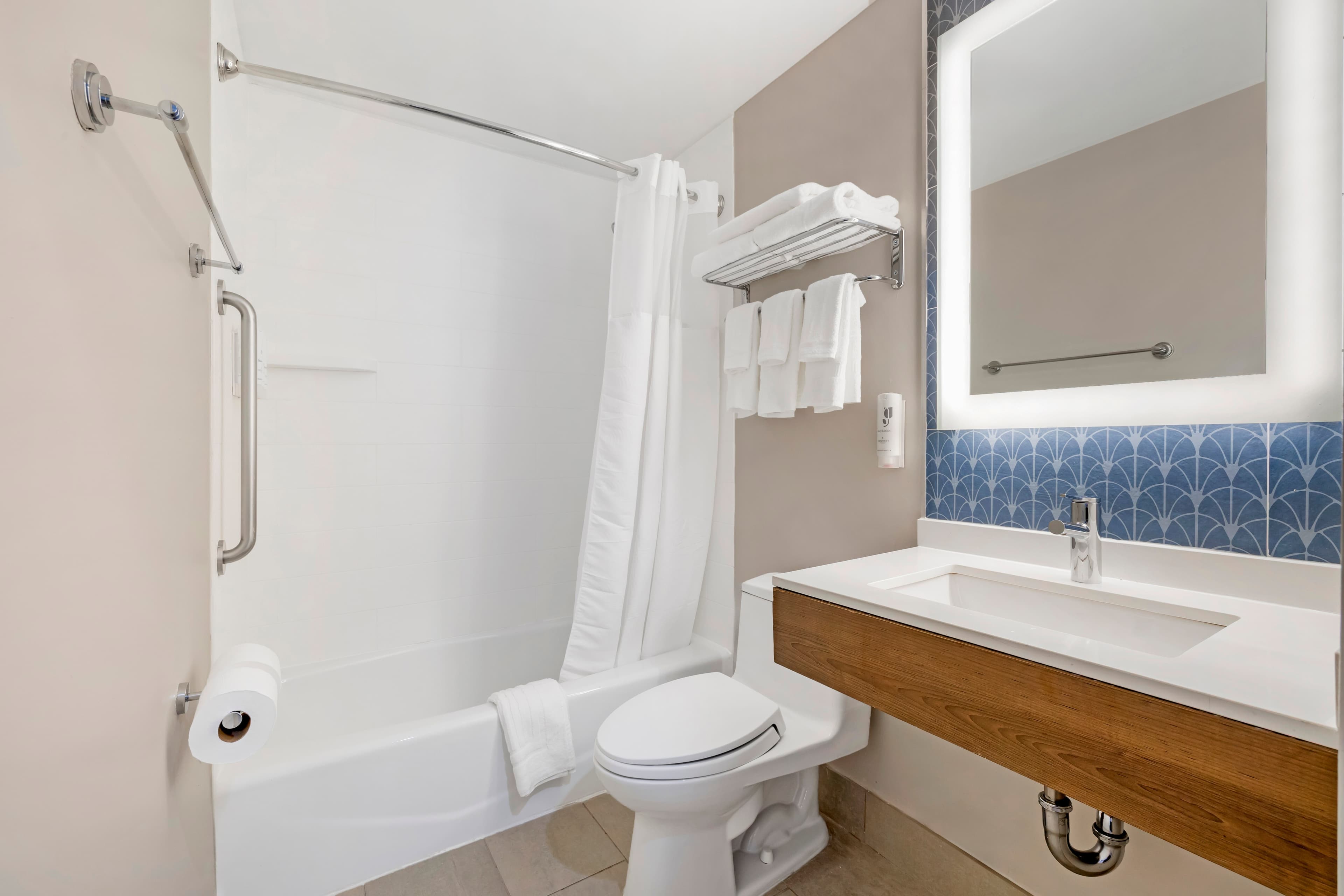 Country Inn & Suites by Radisson, Staten Island — 13