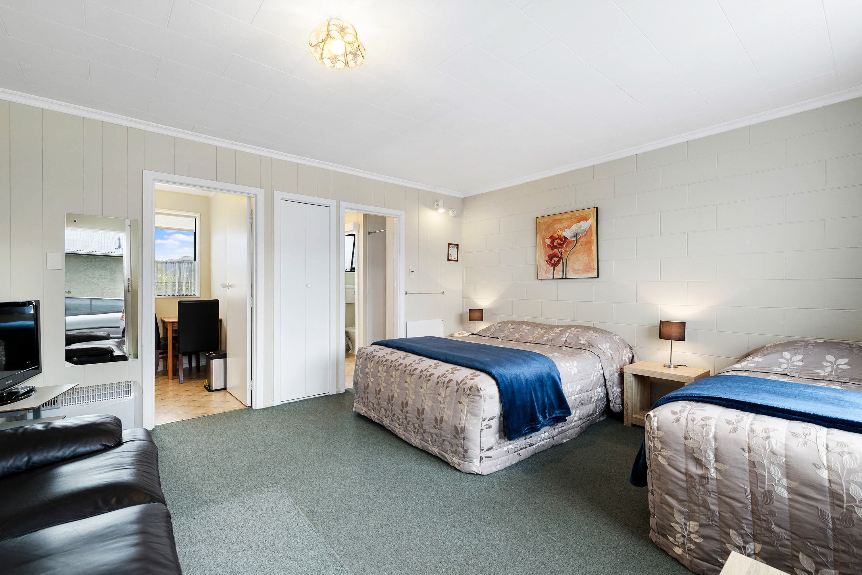 Econo Lodge Canterbury Court - Image 4