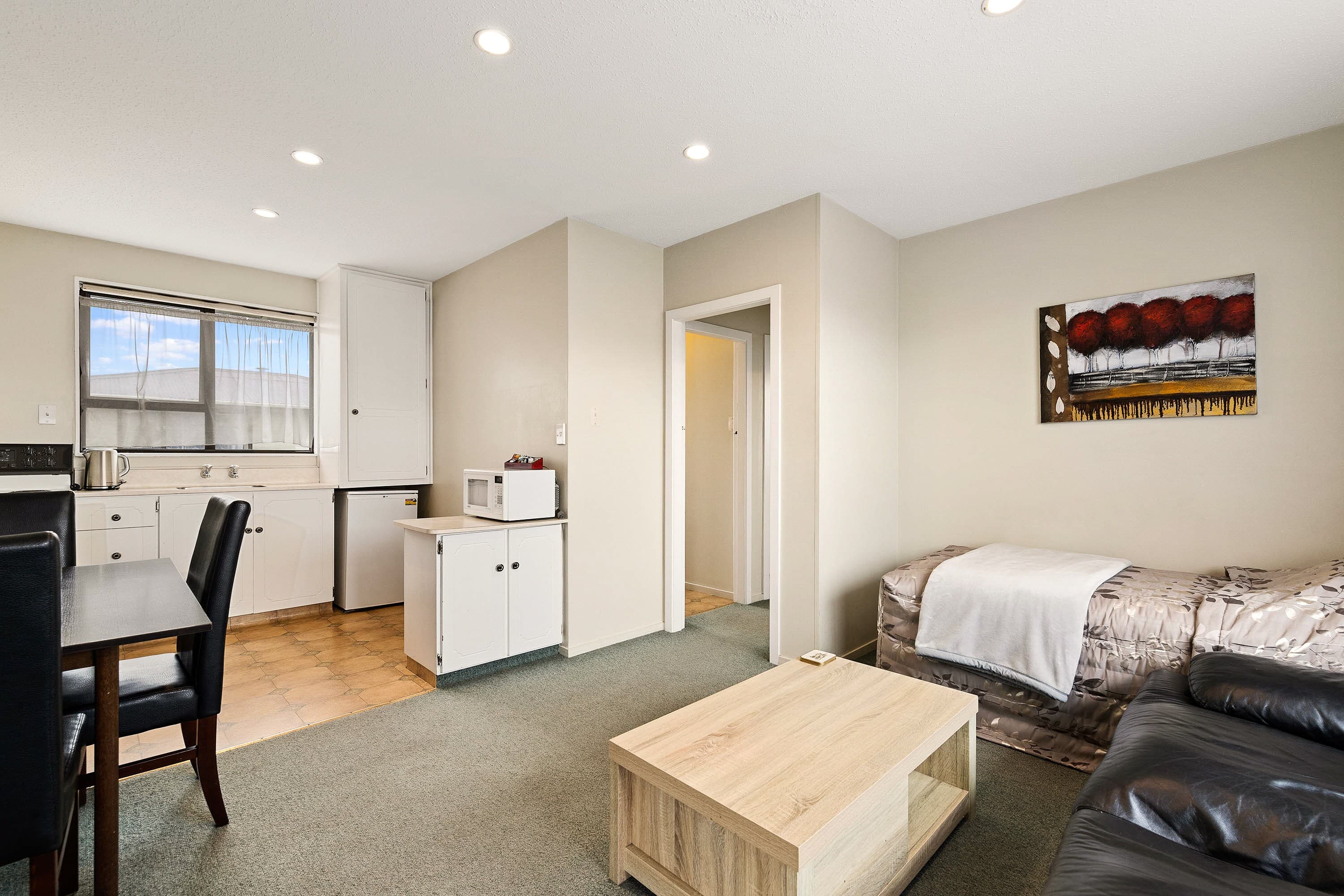 Econo Lodge Canterbury Court — 16