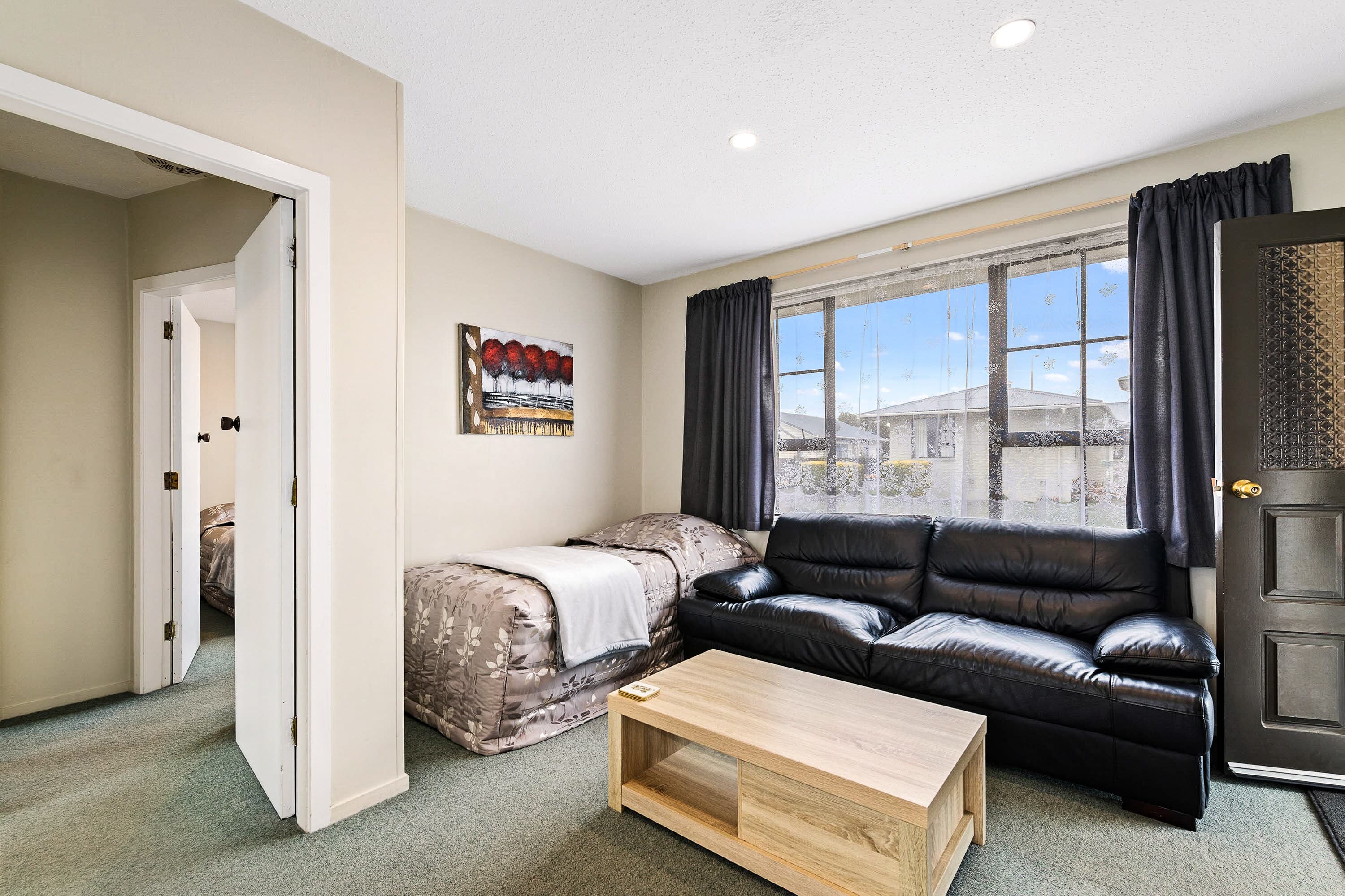 Econo Lodge Canterbury Court — 13