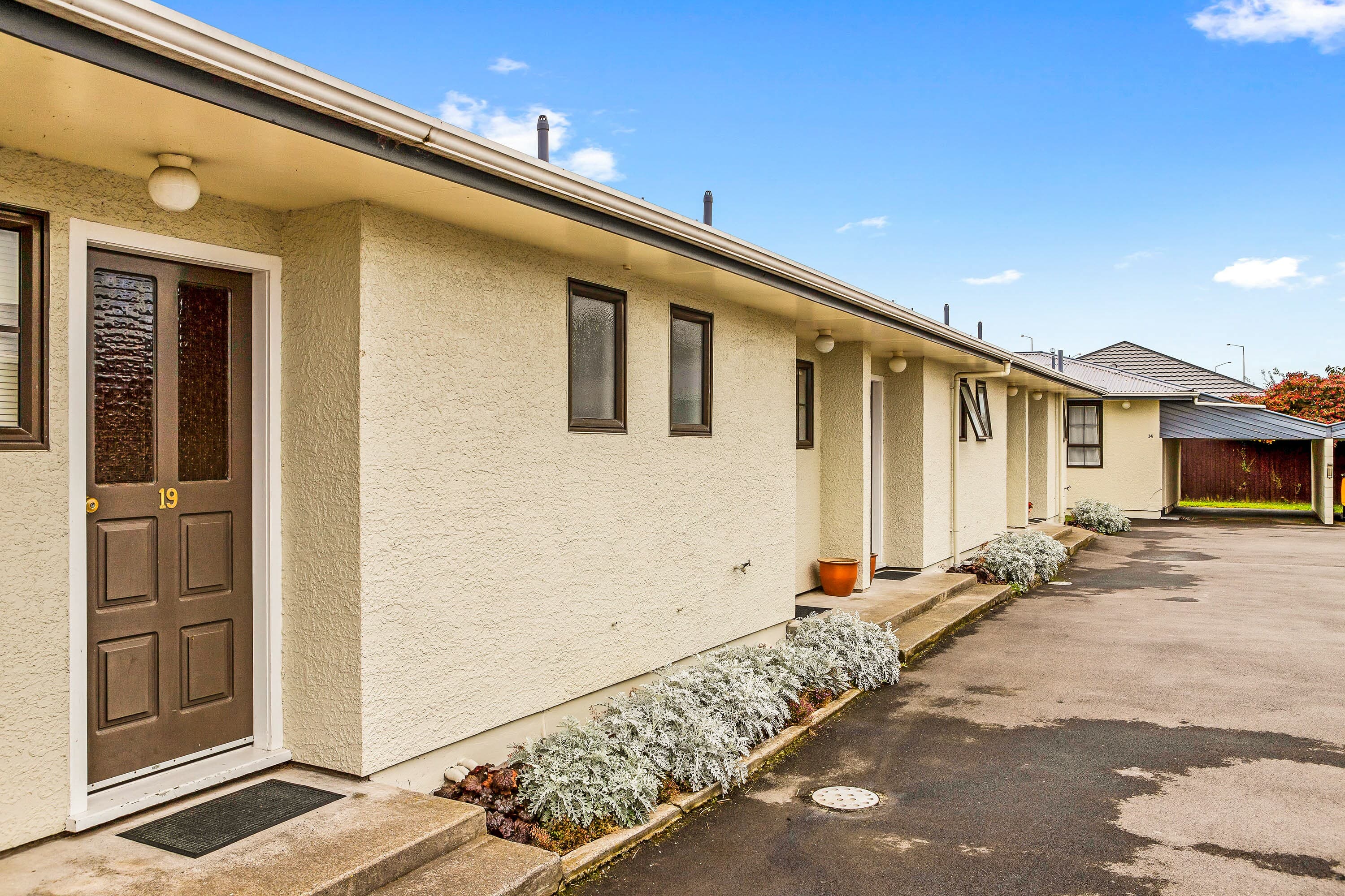 Econo Lodge Canterbury Court — 9